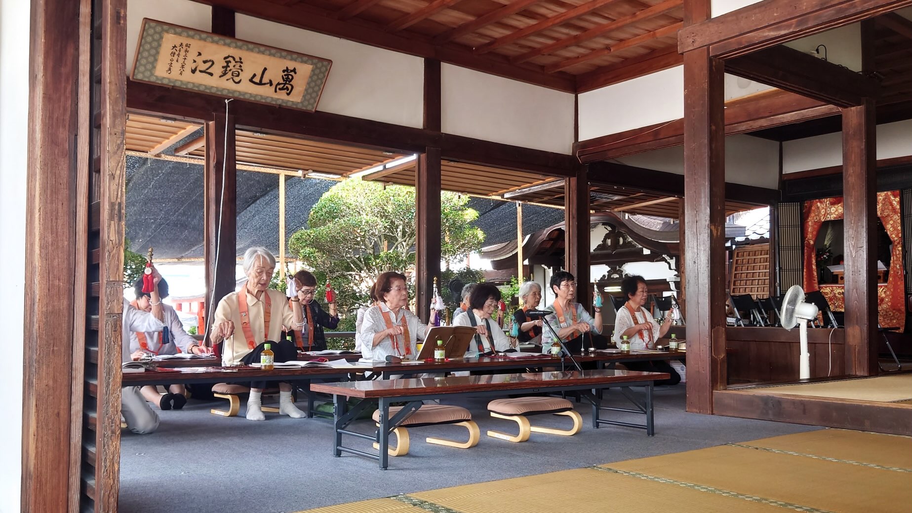 8月21日から25日の間、比叡山麓びわ湖畔の東南寺で、『法華経』の教え