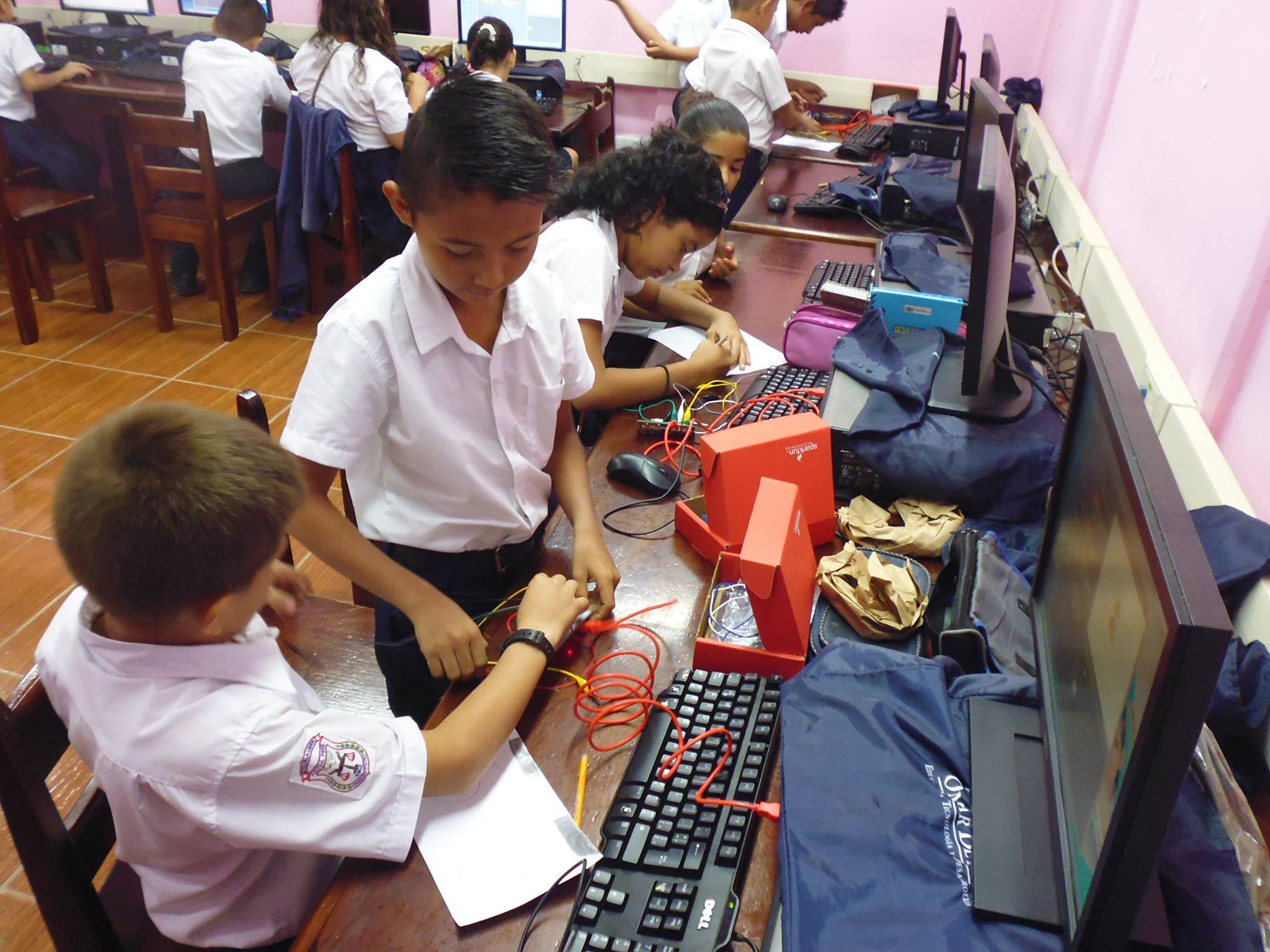 Escuela Líder Astúa Pirie