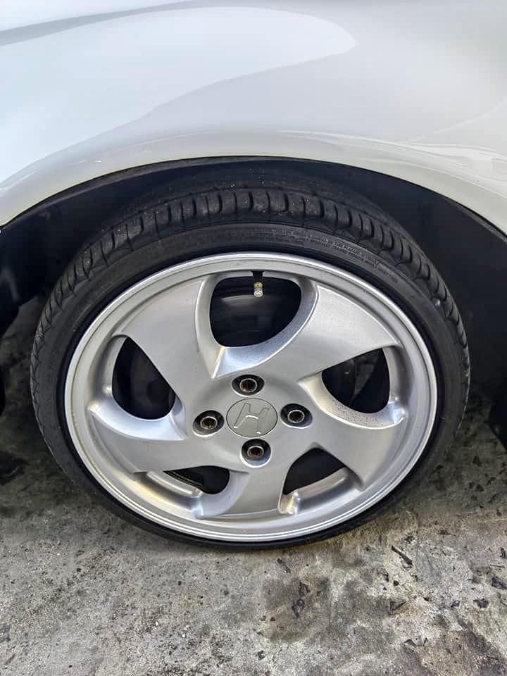 Low profile tyres for sale Willing to swop for 195/55/R15 And cash ...