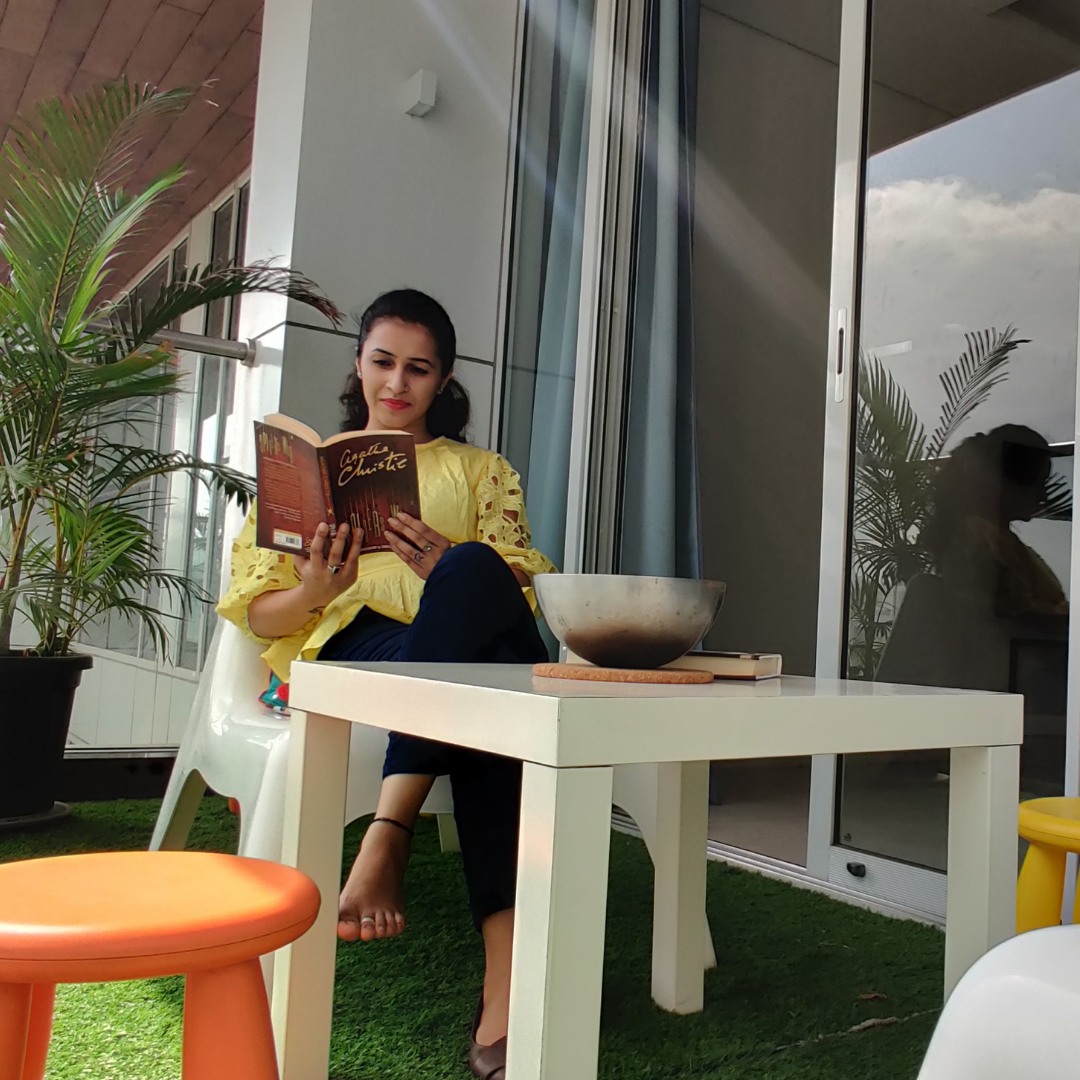 FLO Co-Living - Do you have a page-turner you can not seem to put down ...