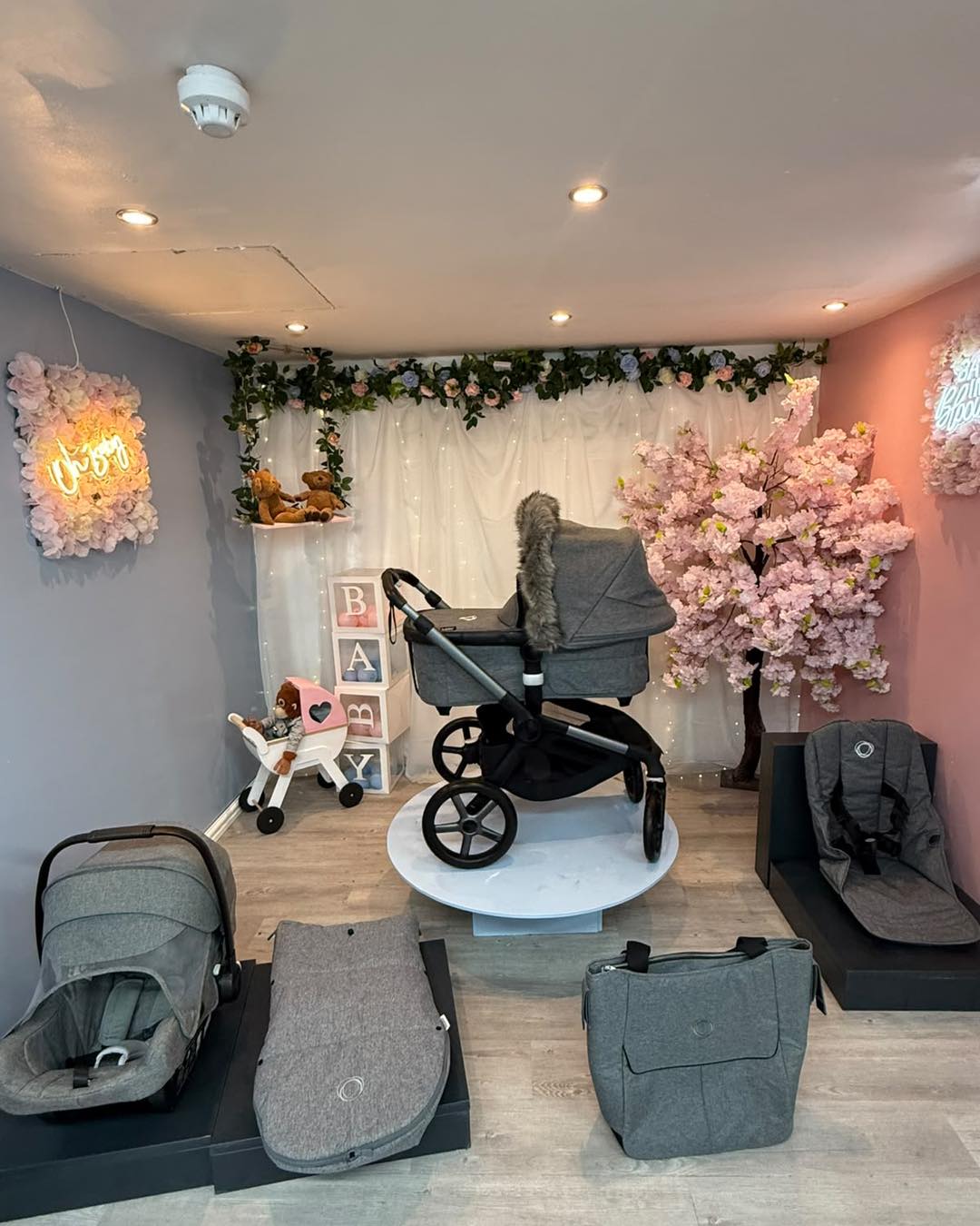 lotus dog stroller The Beast Pet Jogging Jet Black stylenumber_FN0956-010 Tantrum Specials:XL PLUNGER 8.5oz Bugaboo butterfly vs stokke ensuring durability and fade