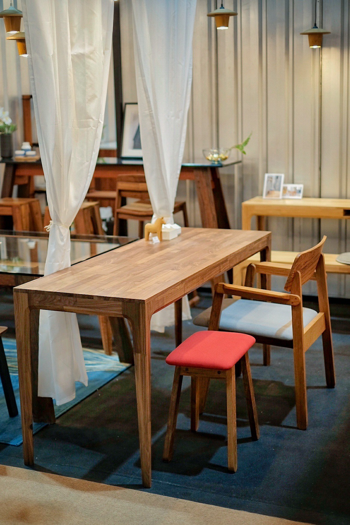 STILT TABLE *1000 / 1200 / 1400 *White / Natural STILT CHAIR *Blue