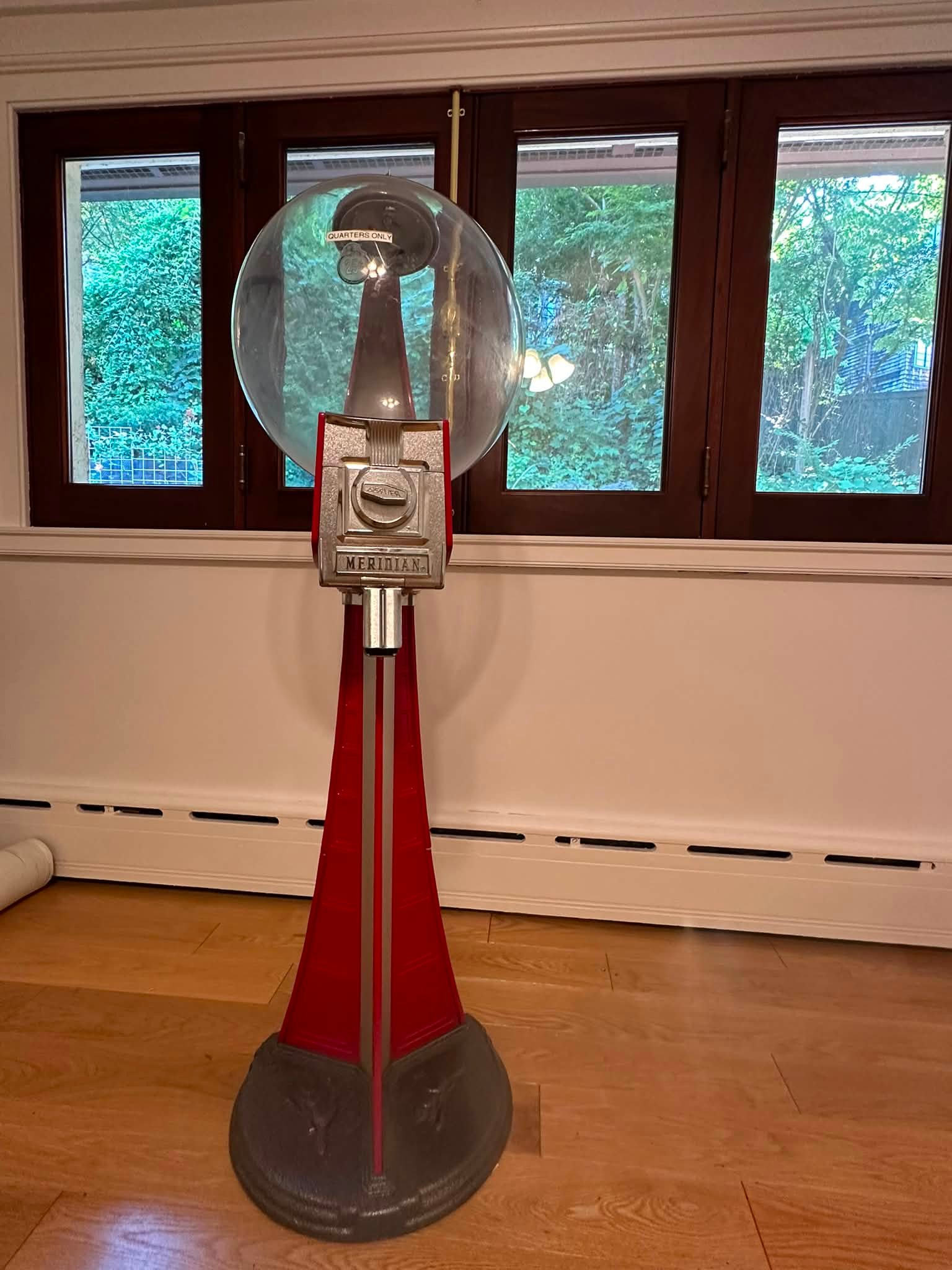 DOES NOT WORK - DISPLAY ONLY. OBB Classic red gumball machine is