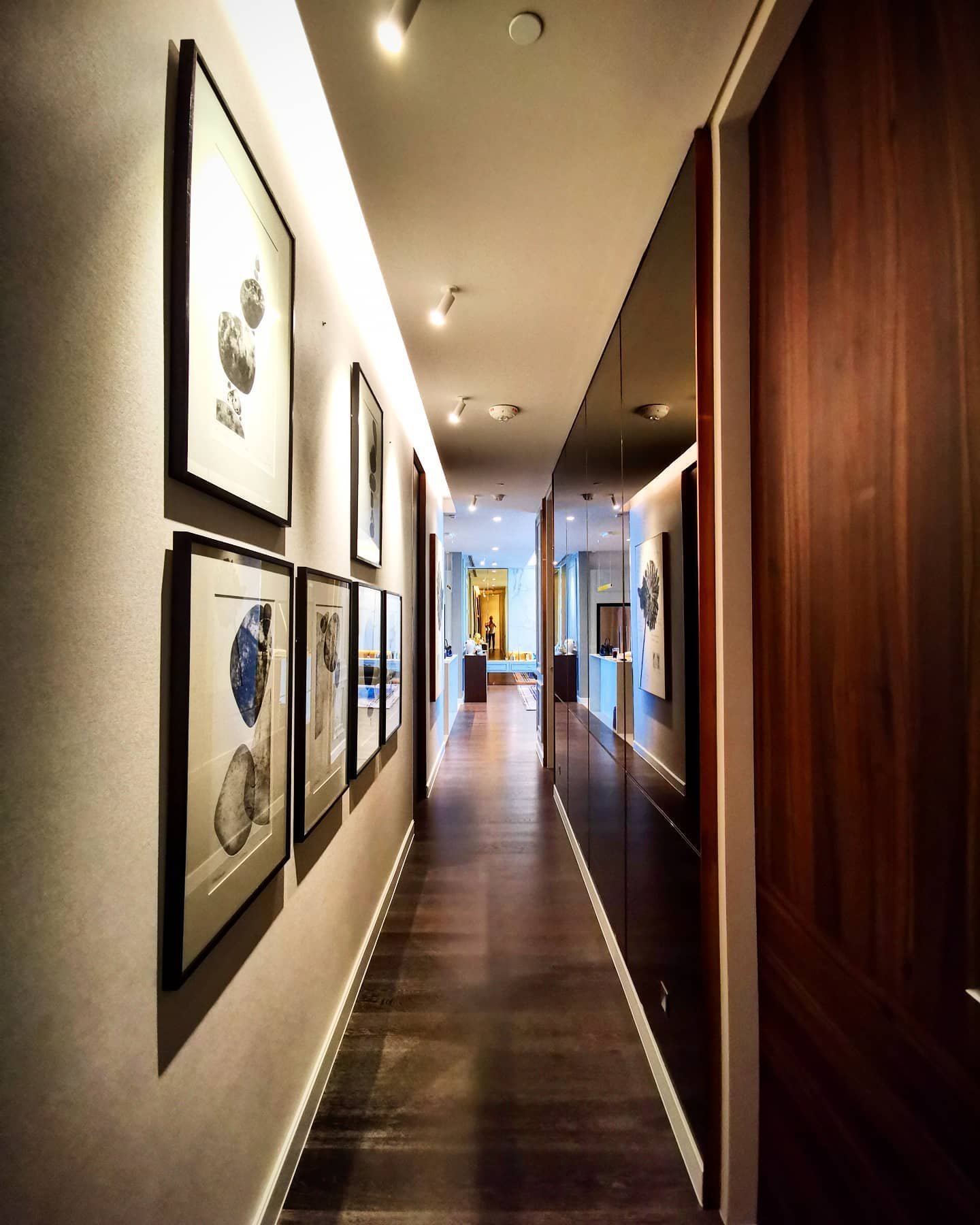 Paxman Studio - แก้ปัญหา corridor ที่แคบและค่อนข้างมืด การออกแบบใช้ ...