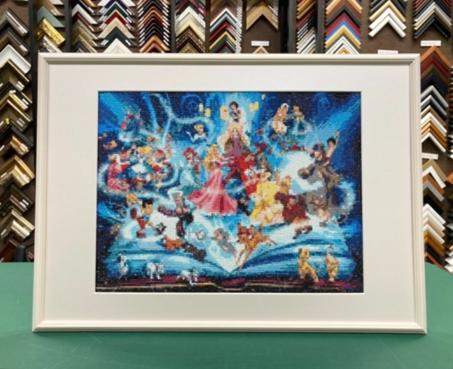 額装事例】版画 円形の版画を浮かし額装にしました。 #額縁 #額装