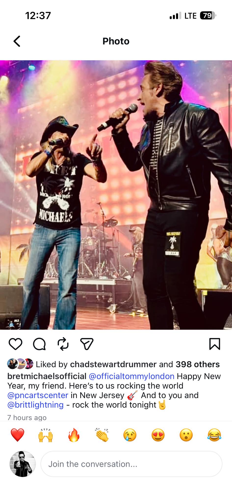 Tommy London performs with Rikki Rocket at Metal Hall of Fame