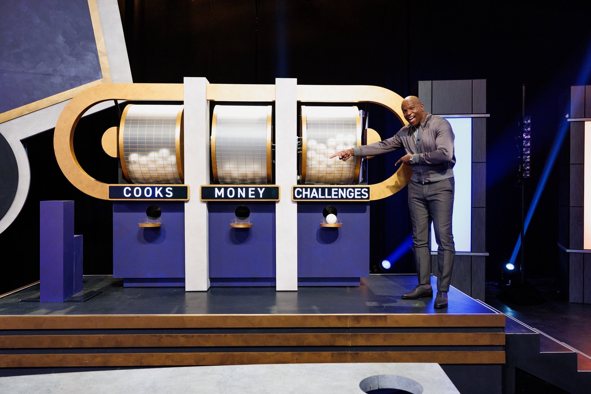 There's a special 2 hour episode of #100Cooks waiting on you