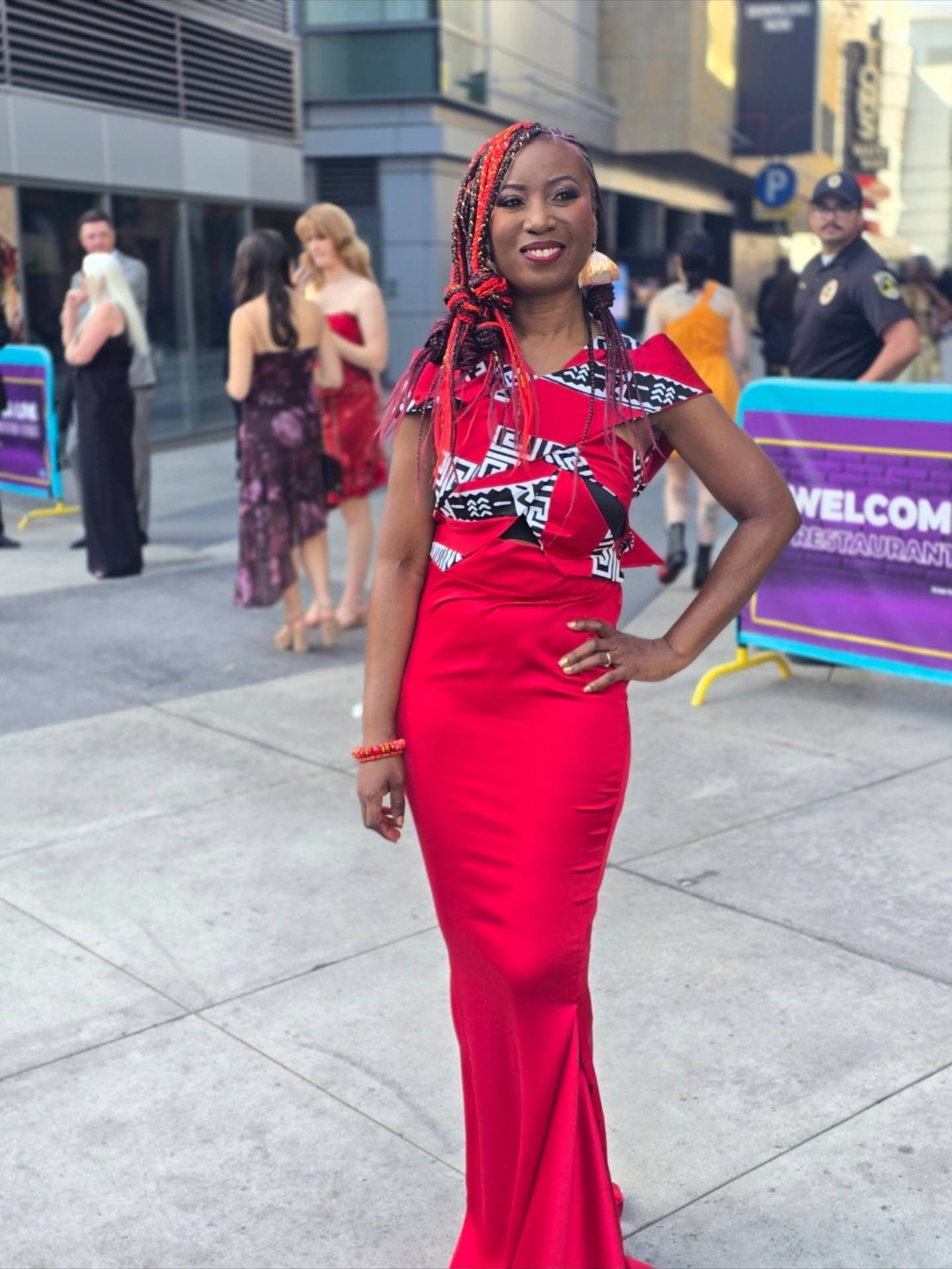 Throwback to Grammy week!! S/O to Studio D'Maxsi Celebrating 20years of Fashion!! Africa to the world 💃💃 May Godnifooo continue to elevate you Afua!!! super creative Super Star designer!!! This dress +