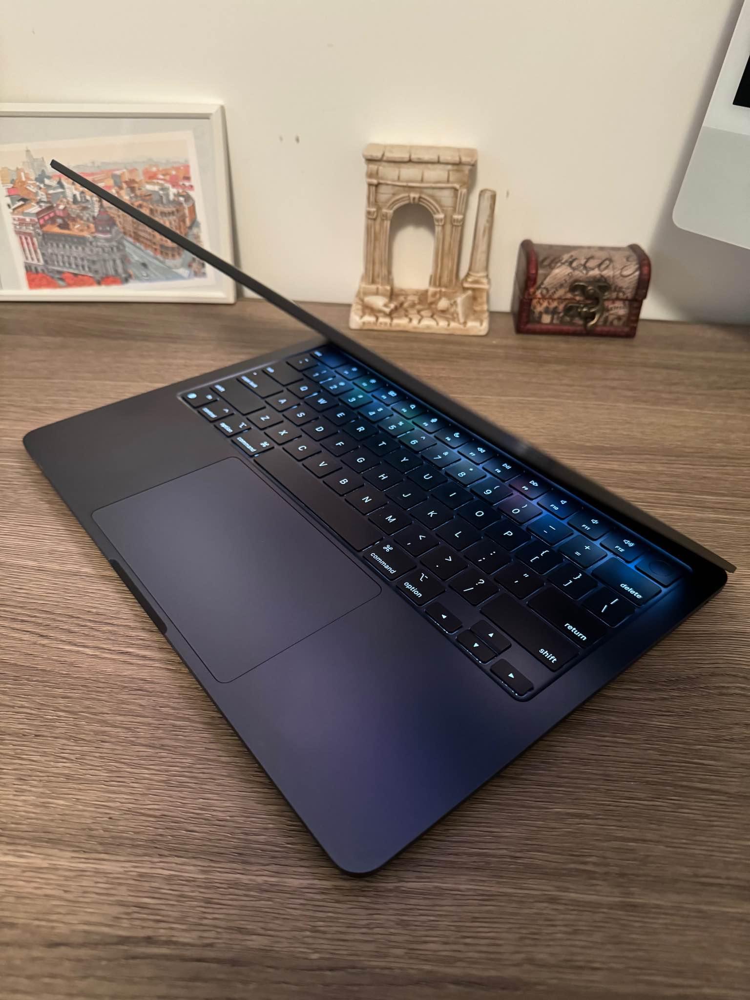 2022 13-inch Midnight Blue M2 MacBook Air (8GB RAM, 256GB SSD 