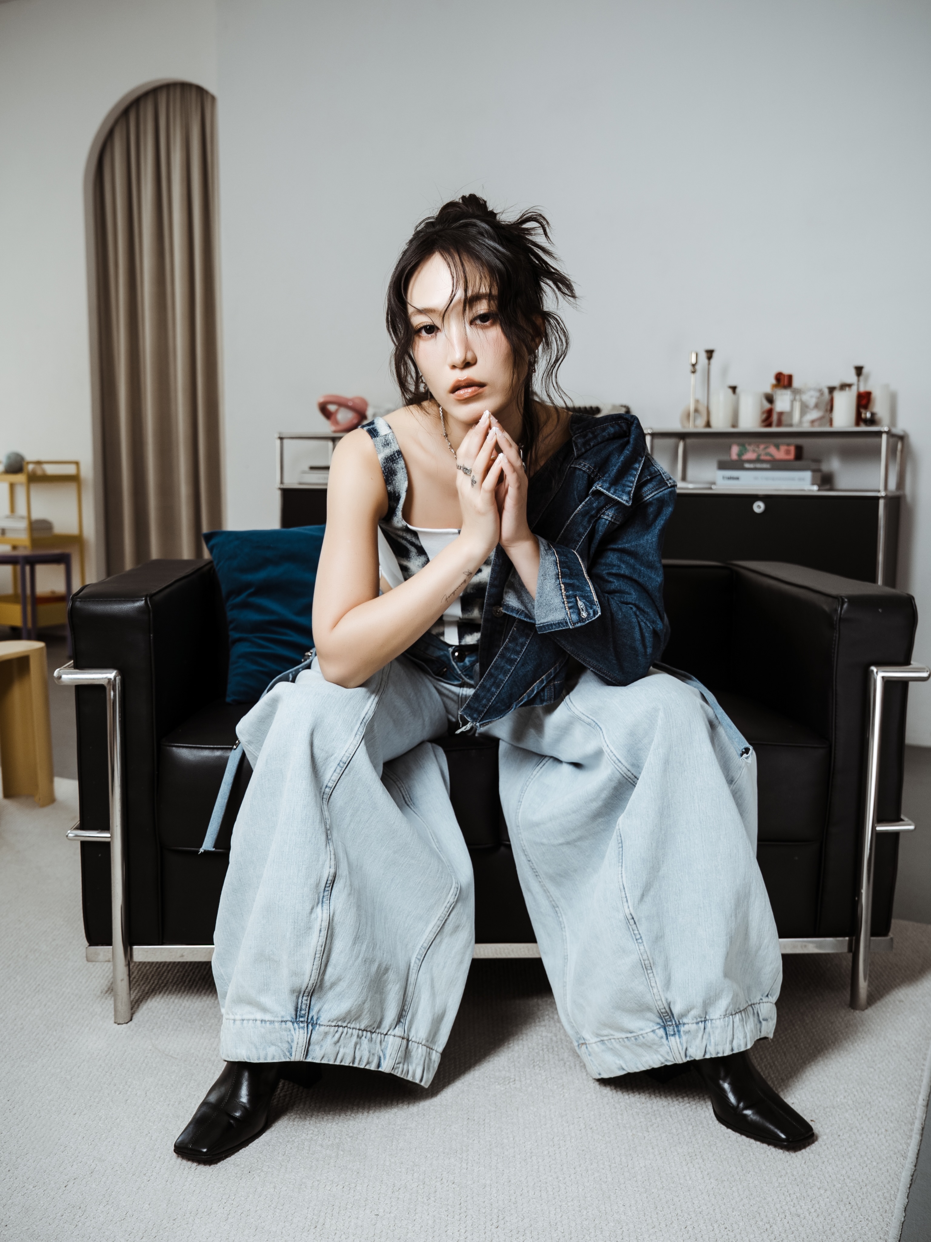 【當我老公和女兒是我最大的粉絲時】 每天都要求要聽我的原創至少5次； 一邊聽一邊跳舞是必要的； 2歲半的女兒只聽3次就會唱完整的歌詞了； 老公 ...