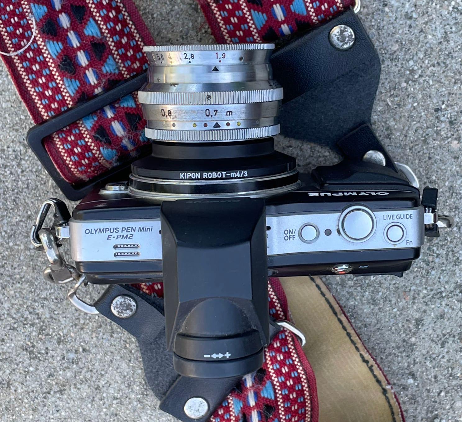 Any reviews of the 40mm f1.9 robot screw mount?