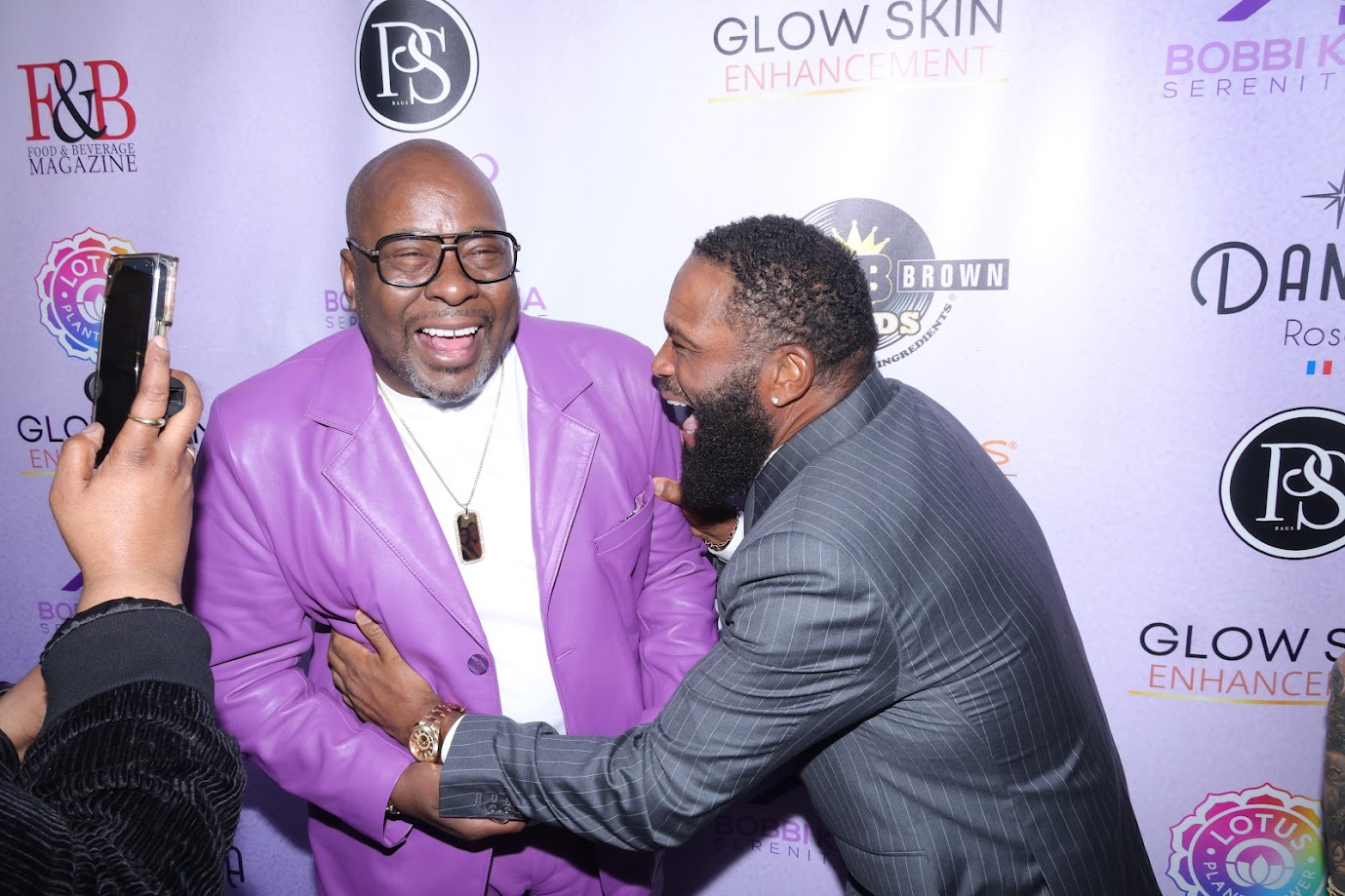 Kicks, couture, and a cause! ?? Anthony Anderson hosted the 