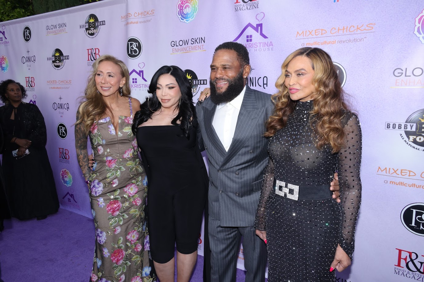 Kicks, couture, and a cause! ?? Anthony Anderson hosted the 