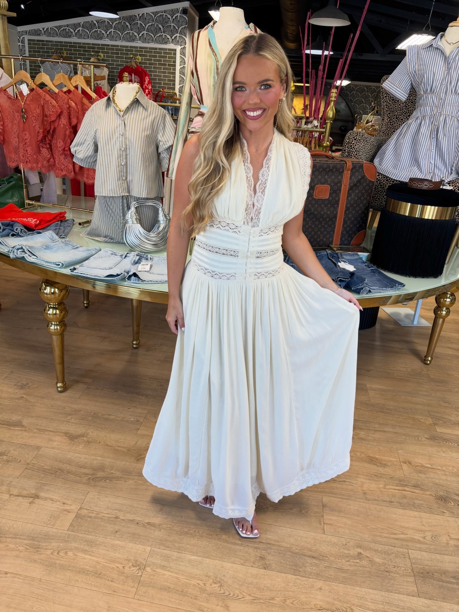 free people bridal shower dress or family pictures?✨ This gorgeous is made for those special moments you'll want to remember forever. Timeless, effortless, and so easy to style White lace Color:Black Golden FITTEDDRESSES Sherri Hill 55410 Mia