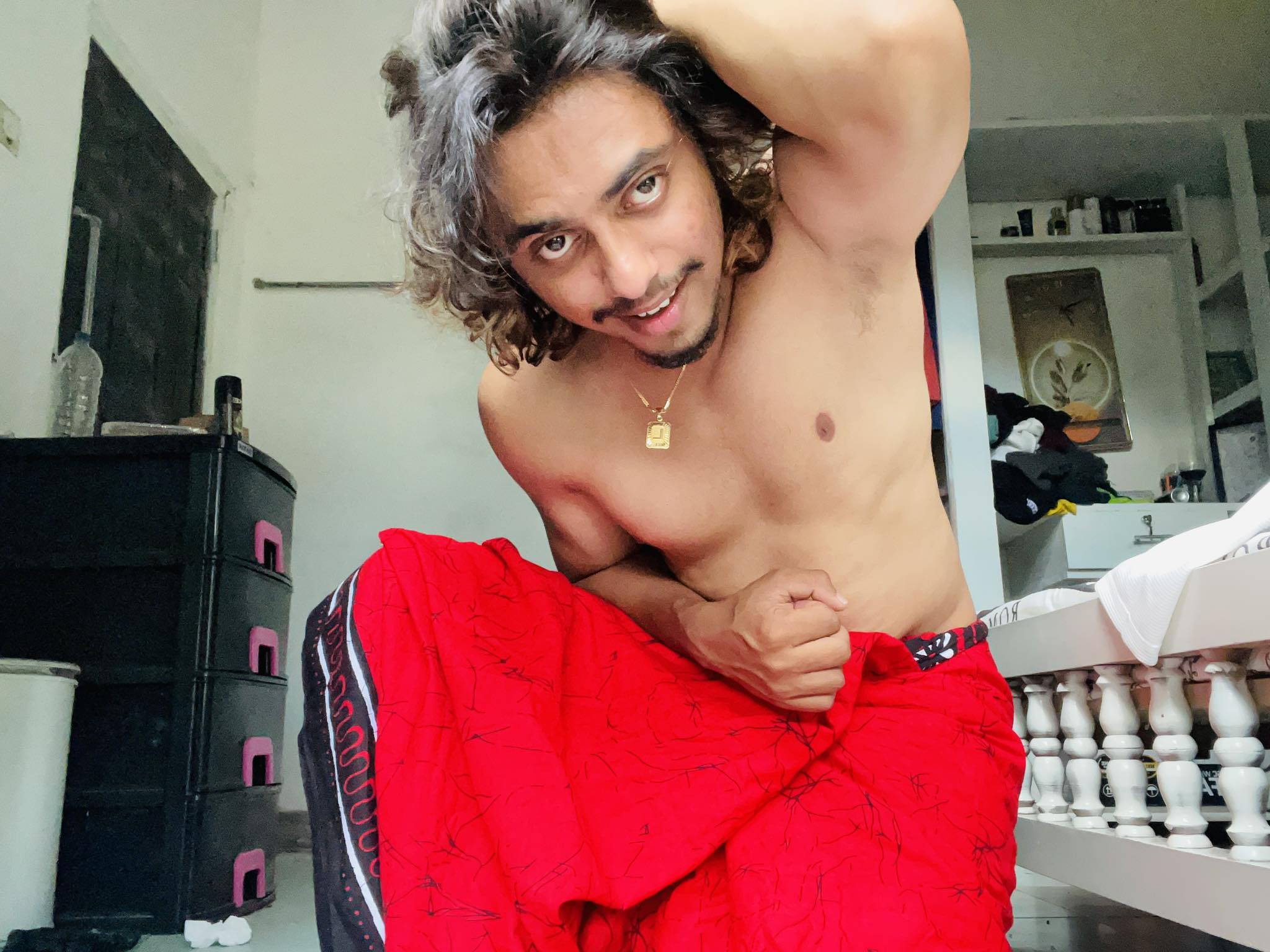 Layod - අවුරුදු කියන්නෙ ඉතින් කැවුම් කොකිස්ම නෙවෙයි 🍷 | Facebook