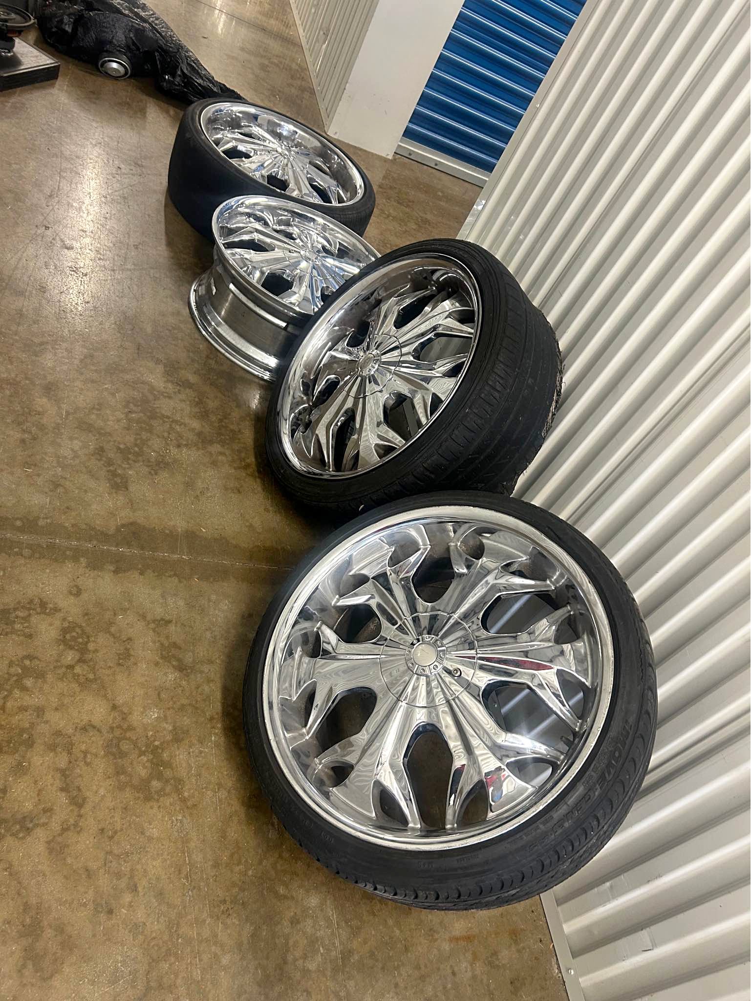 20 inch chrome rims with center caps bolt pattern 5x114 universal - Car ...