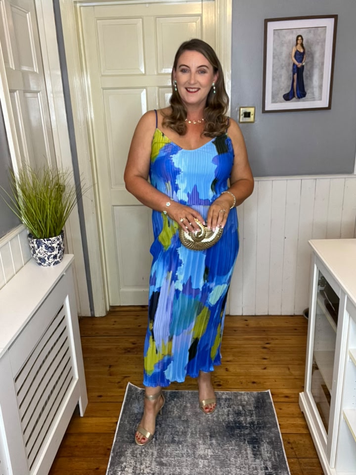 cobalt blue and turquoise dress Ladies we have a party tonight 🥰 I fell in love with the colours of this Dress, its lime ,cobalt turquoise. It's from the brand PrettyLittleThing I got it on This glamorous