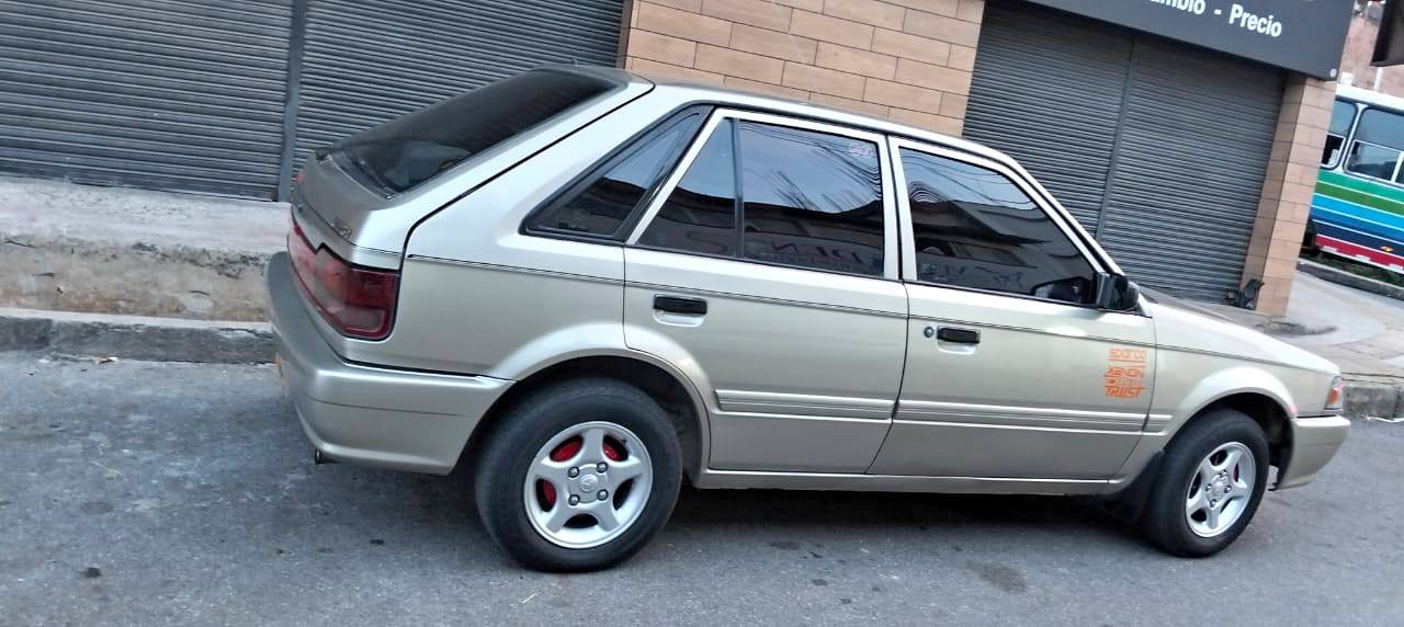 Mazda hs 323 Modelo 99 ( Cómo nuevo)