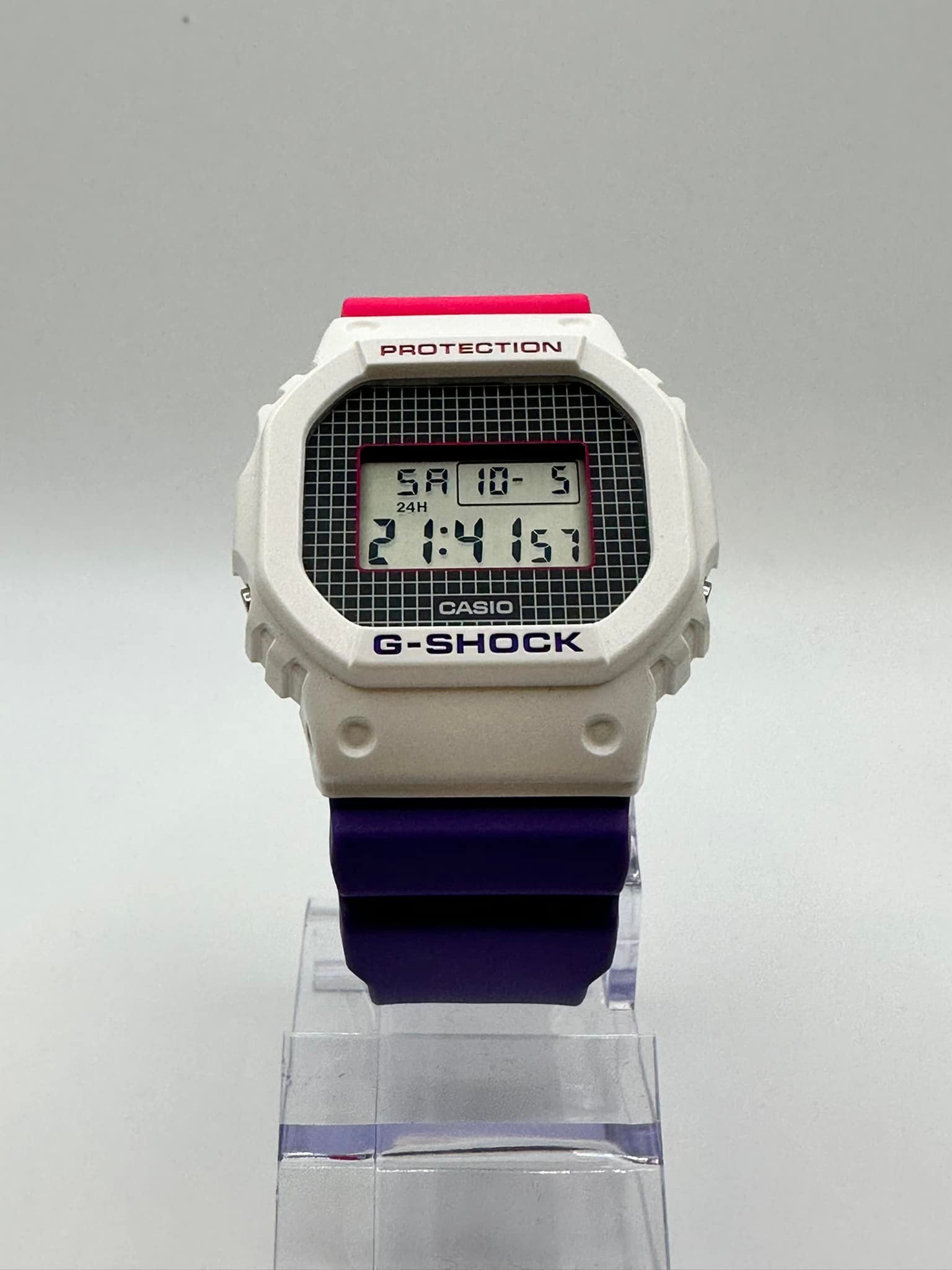 Original G-shock DW 5600THB Condition : 10/10 (Used) Comes with 