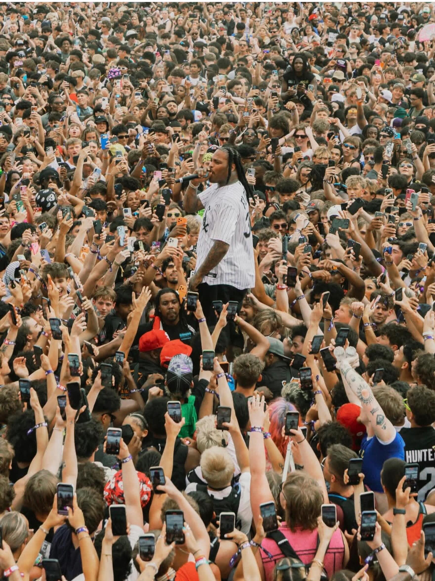 I done sat with millionaires broken deep inside And poor folks 