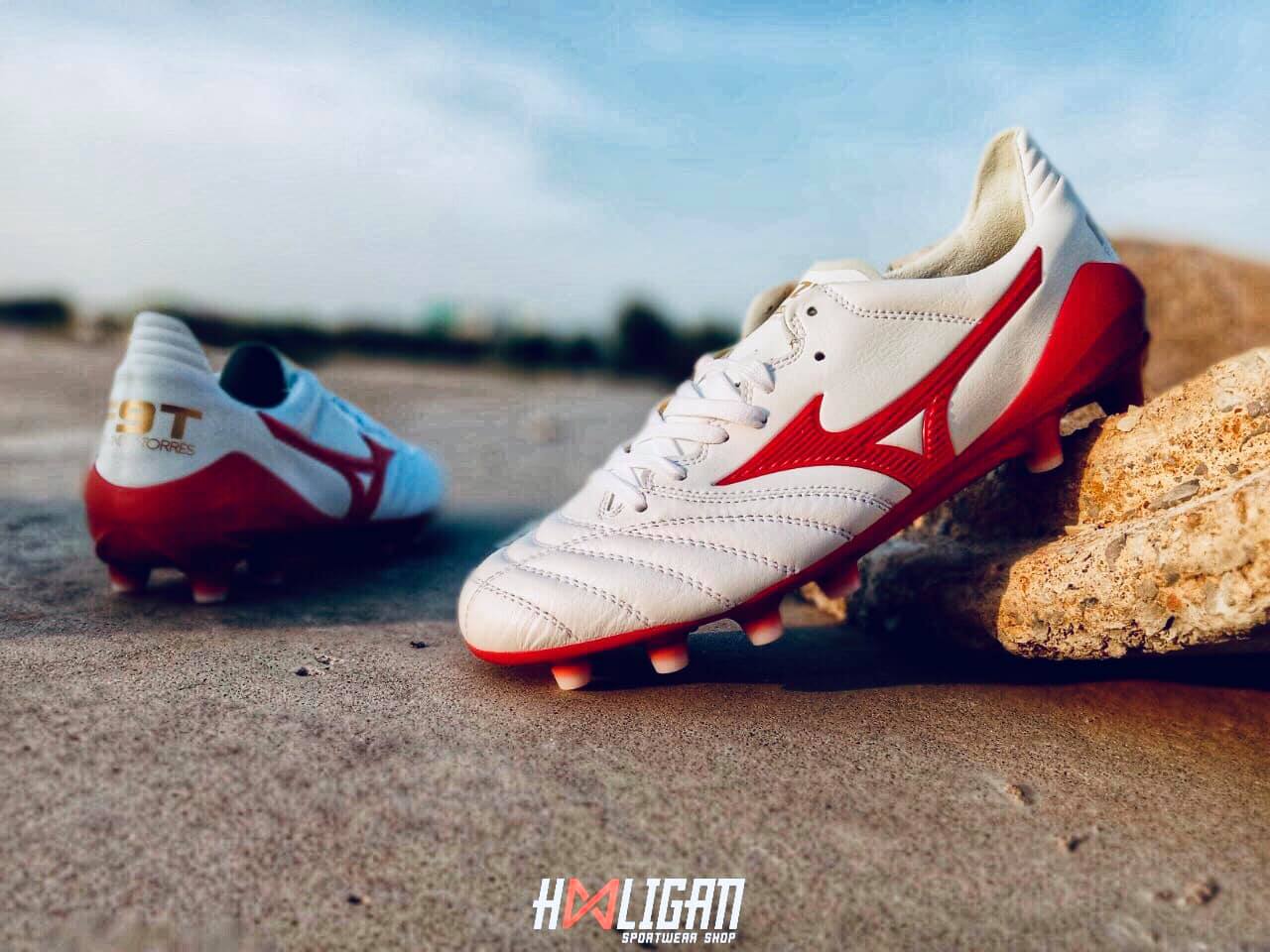 Hooligan - Fernando Torres's signature boots Mizuno Morelia Neo II