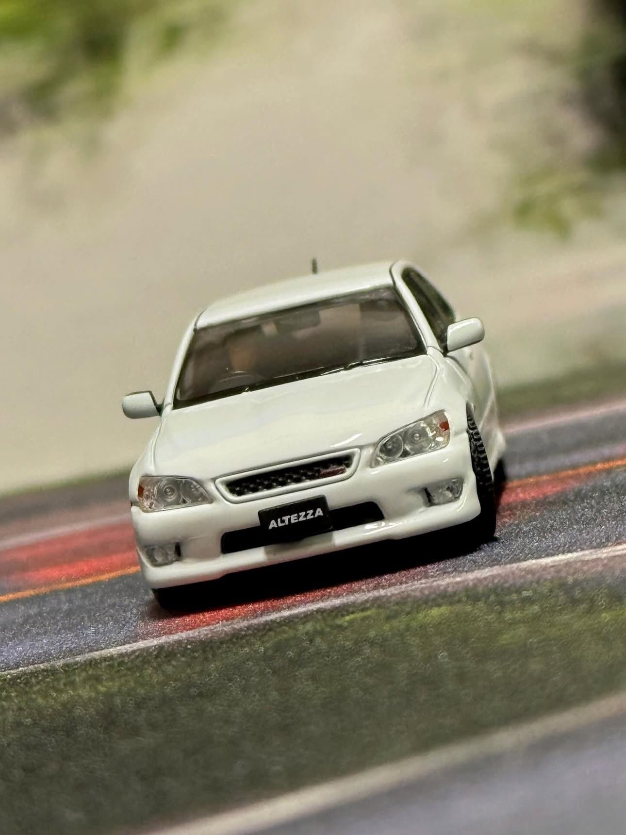Pre-order ^^ Model One 1/64 Toyota Altezza RS200 SXE10 Version