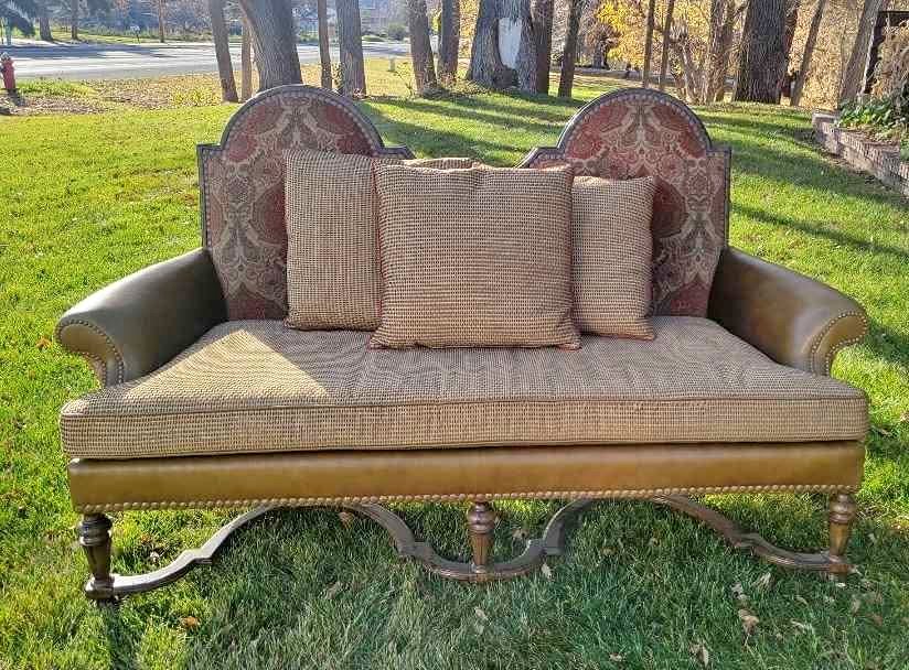 Setee Sofa Love Seat in Great condition. Beautiful! - Sofas, Loveseats ...