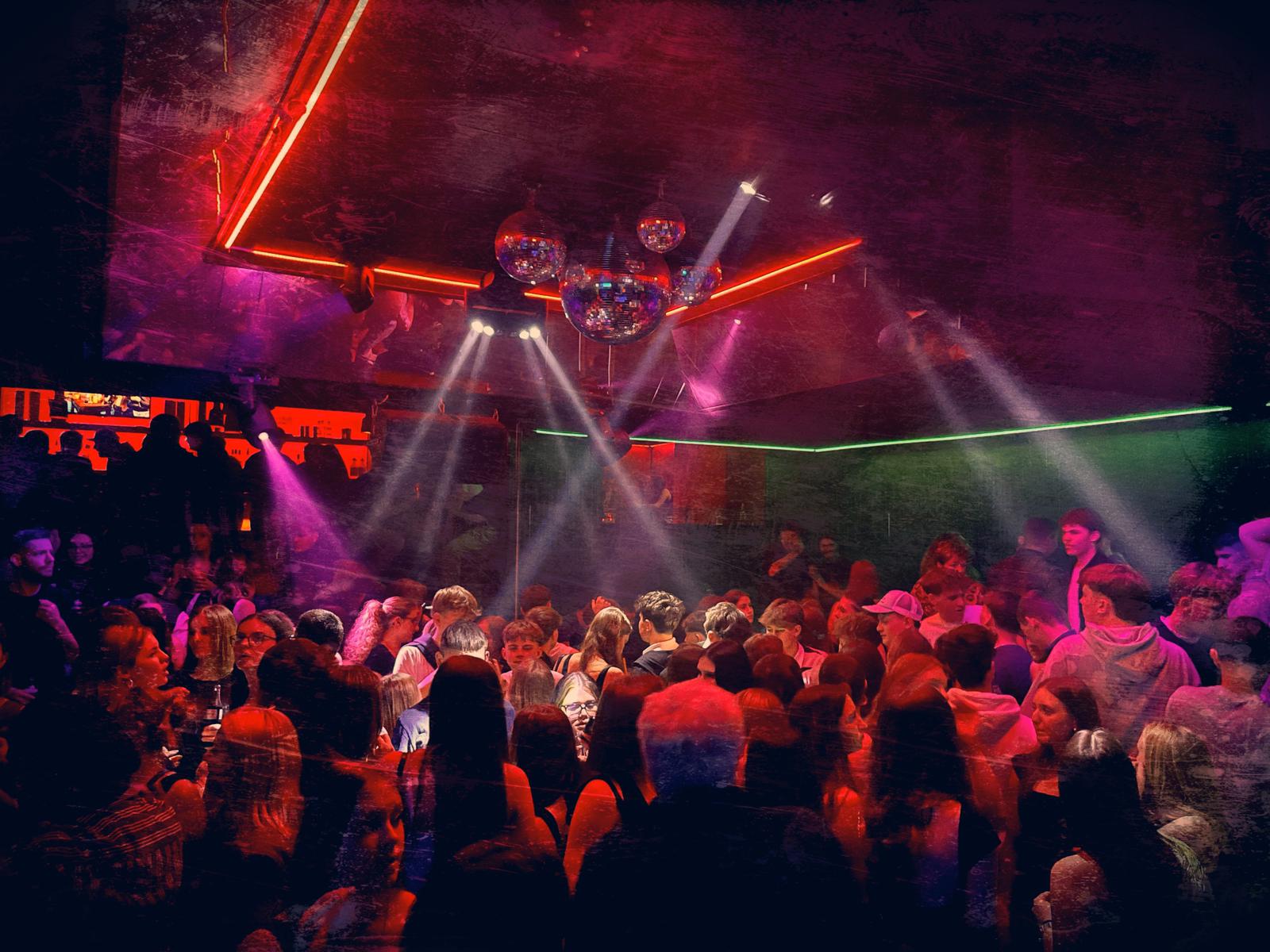 SONDERÖFFNUNGSTAG +++ 90s meets Millennium