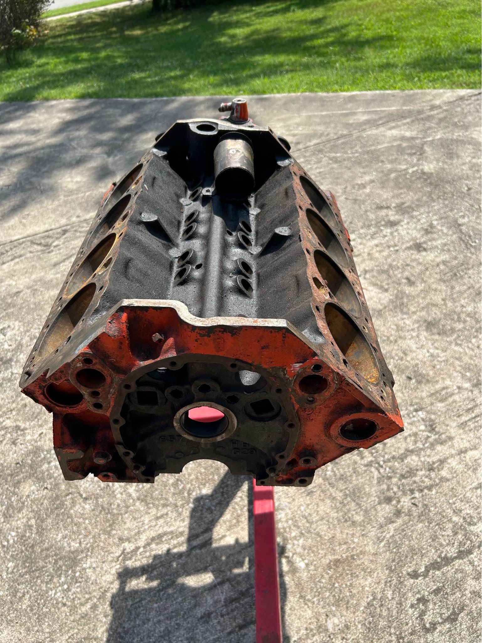 327 Chevrolet with camel hump 46 heads - heads have been rebuilt ...