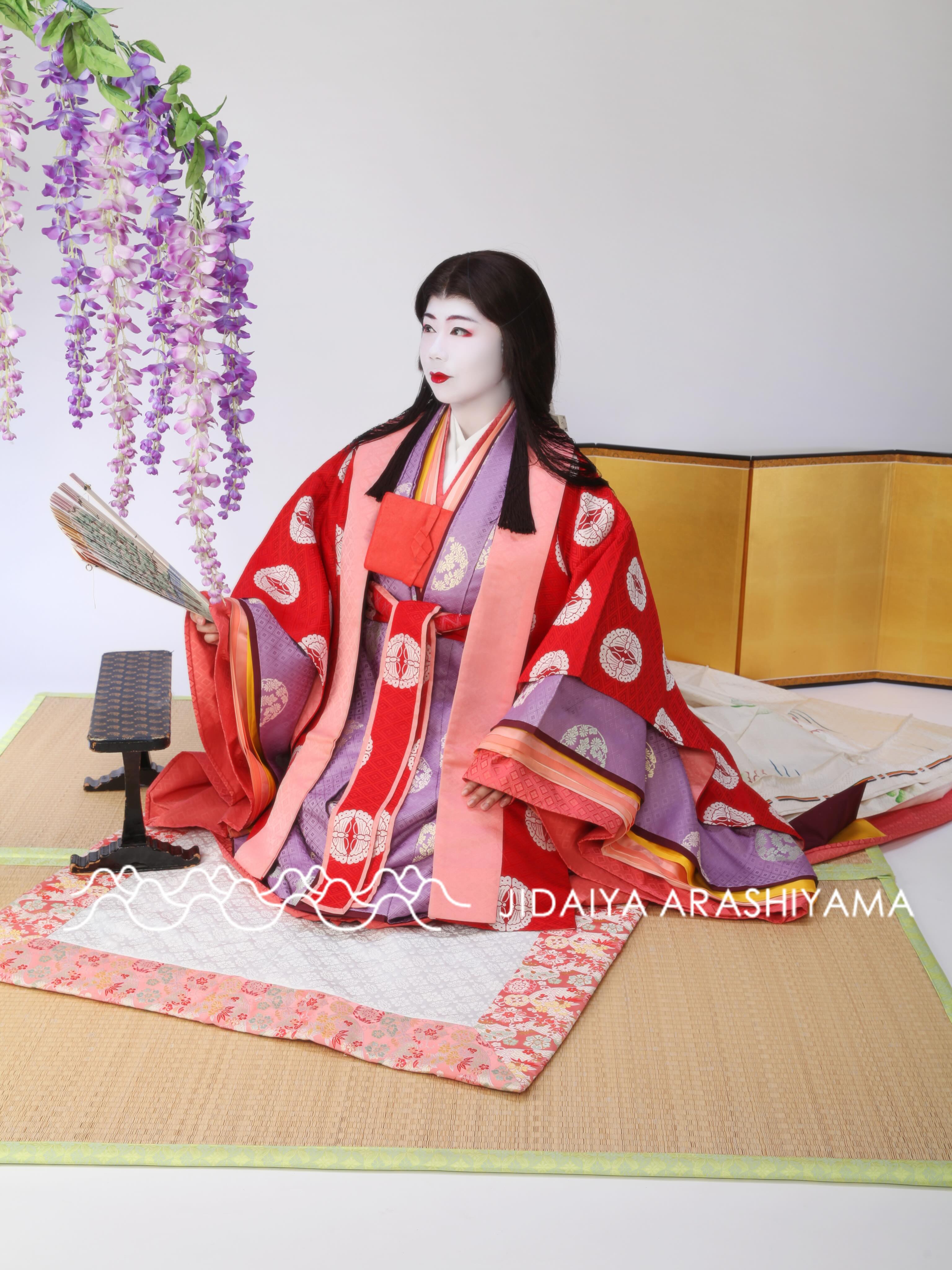 基本プランの「十二単」でお越しいただきましたをお客様写真です。赤の