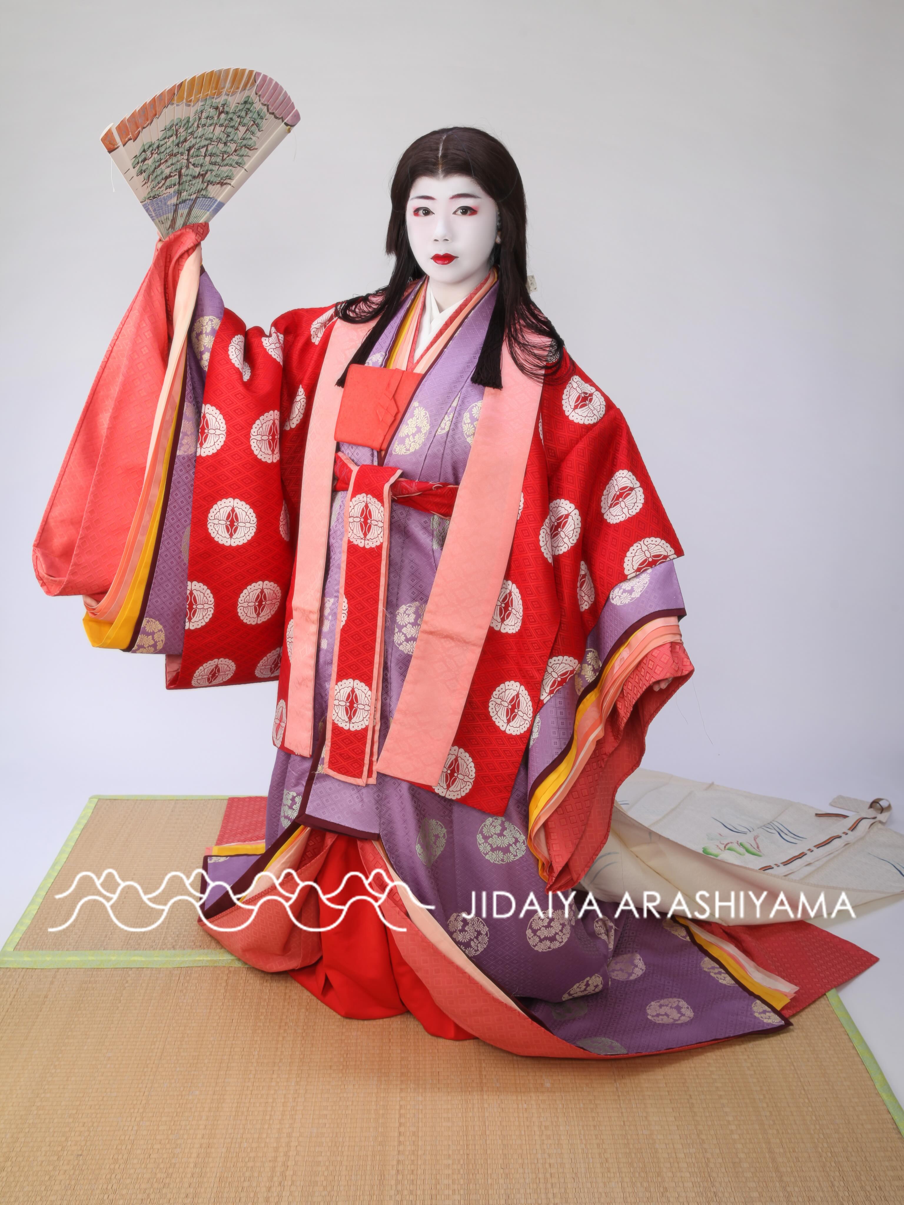 基本プランの「十二単」でお越しいただきましたをお客様写真です。赤の