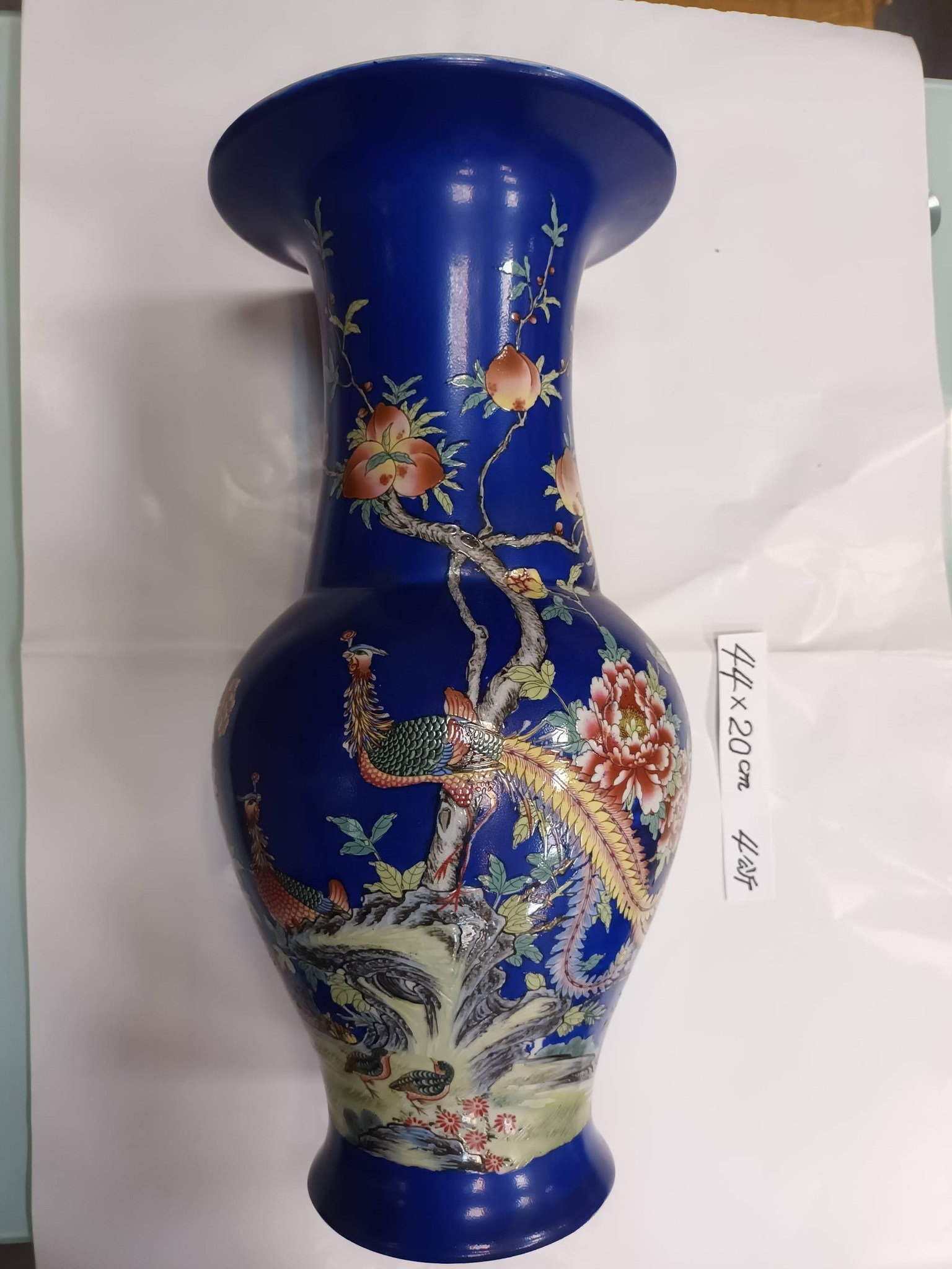 大清康熙年製霽藍釉五彩花鳥暗題詩文瓷瓶