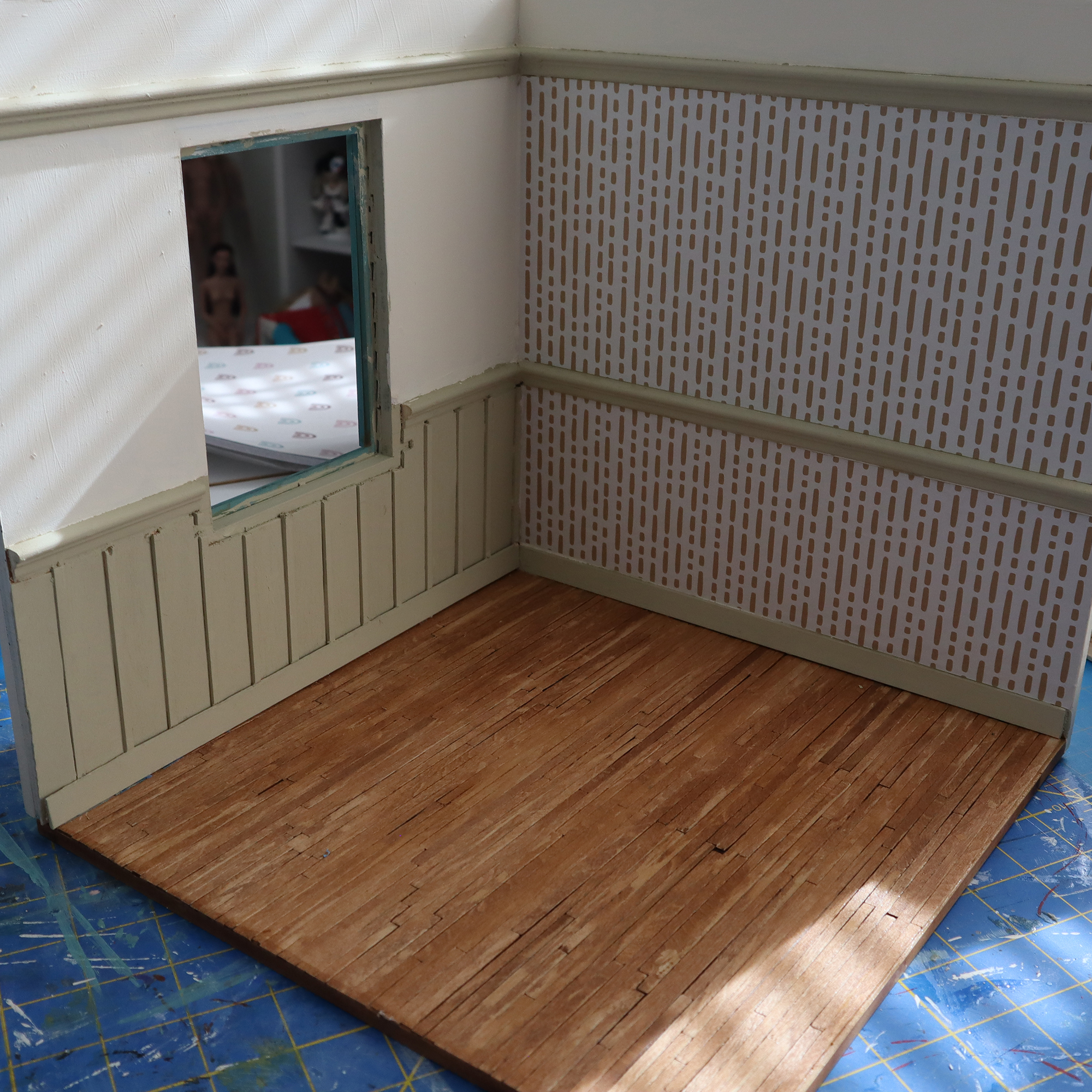 My vintage nursery Diorama 👶🏻 The roombox is made from solid