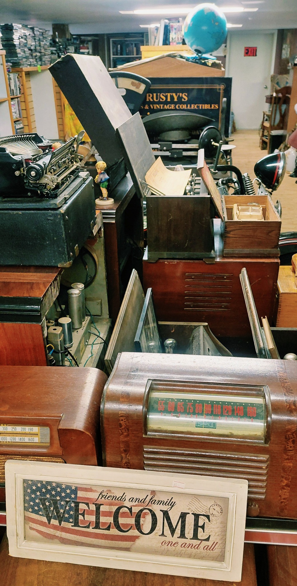 Rusty's Antiques & Vintage Collectibles Indoor Flea Market | Hudson NH
