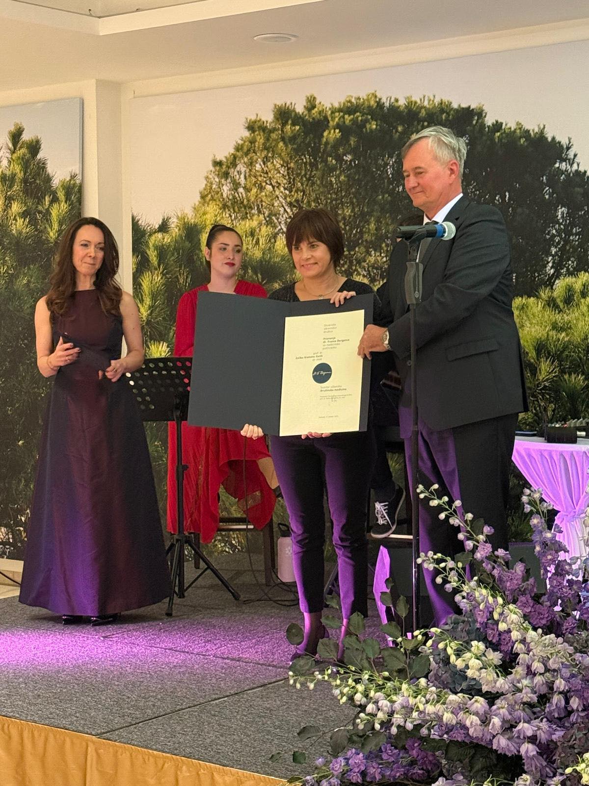 Simulacijski - Danes je prof. dr. Zalika Klemenc Ketiš, predstojnica ...