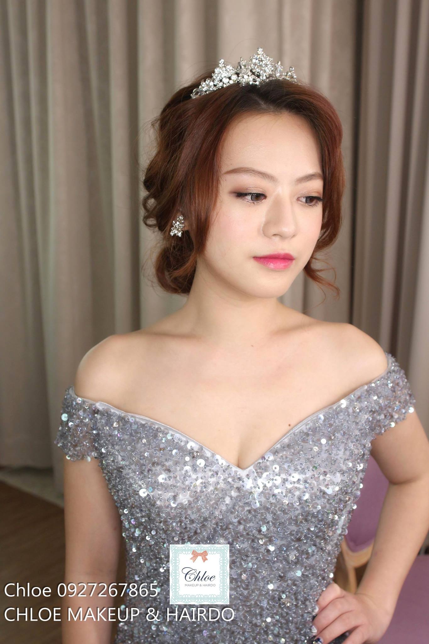 Chloe Makeup Hairdo 新娘秘書整體造型 華麗亮片晚禮服 搭配線條低盤髮及皇冠 既高貴又時尚 造型師 Chloe 禮服 Lei S Wedding Dress 作品 Https Canlin1983 Wordpress Com 新娘推薦 Https Canlin1983 Wordpress Com Chloe 168 台北桃園新娘秘書