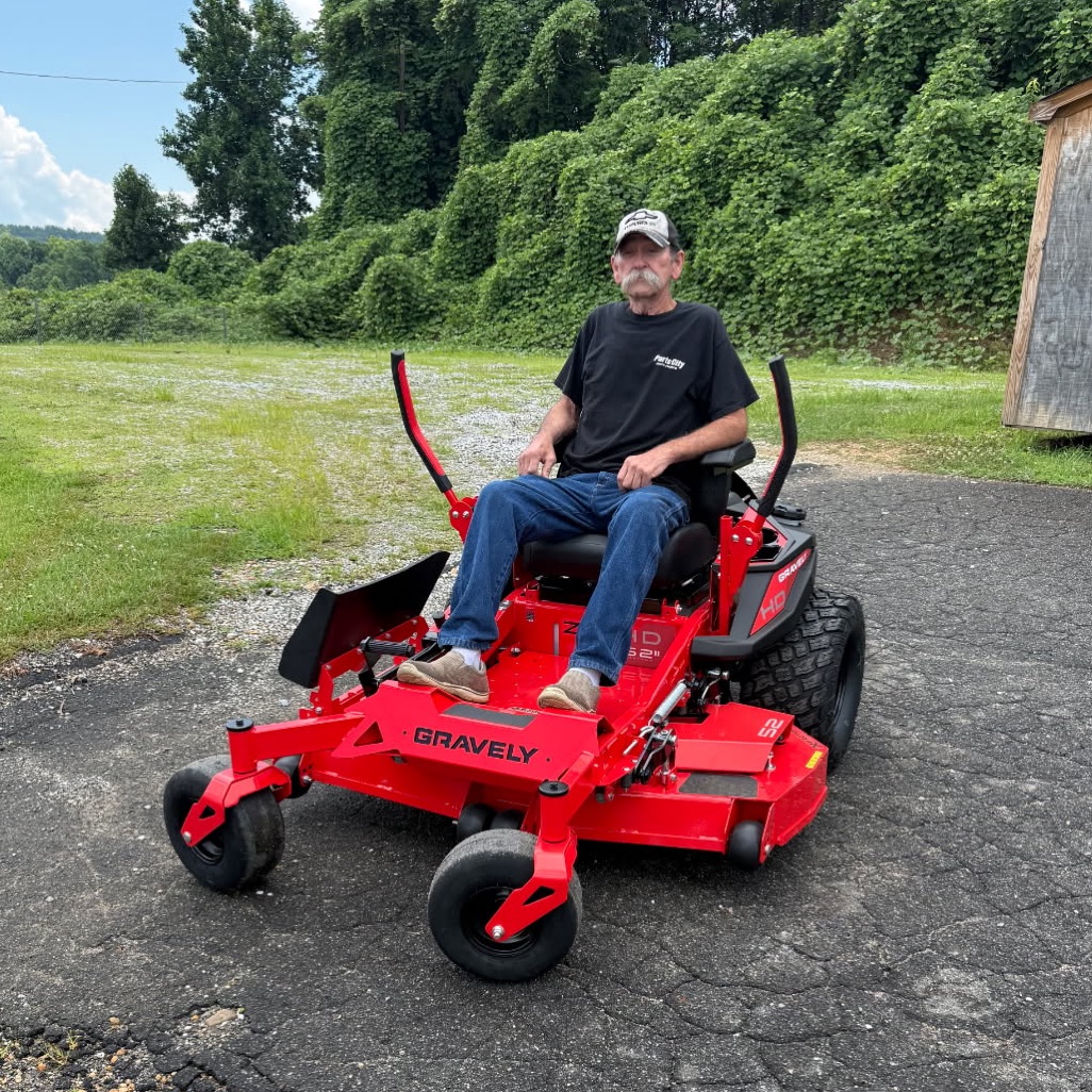 まん Husqvarna TS 375XD riding mower with 48