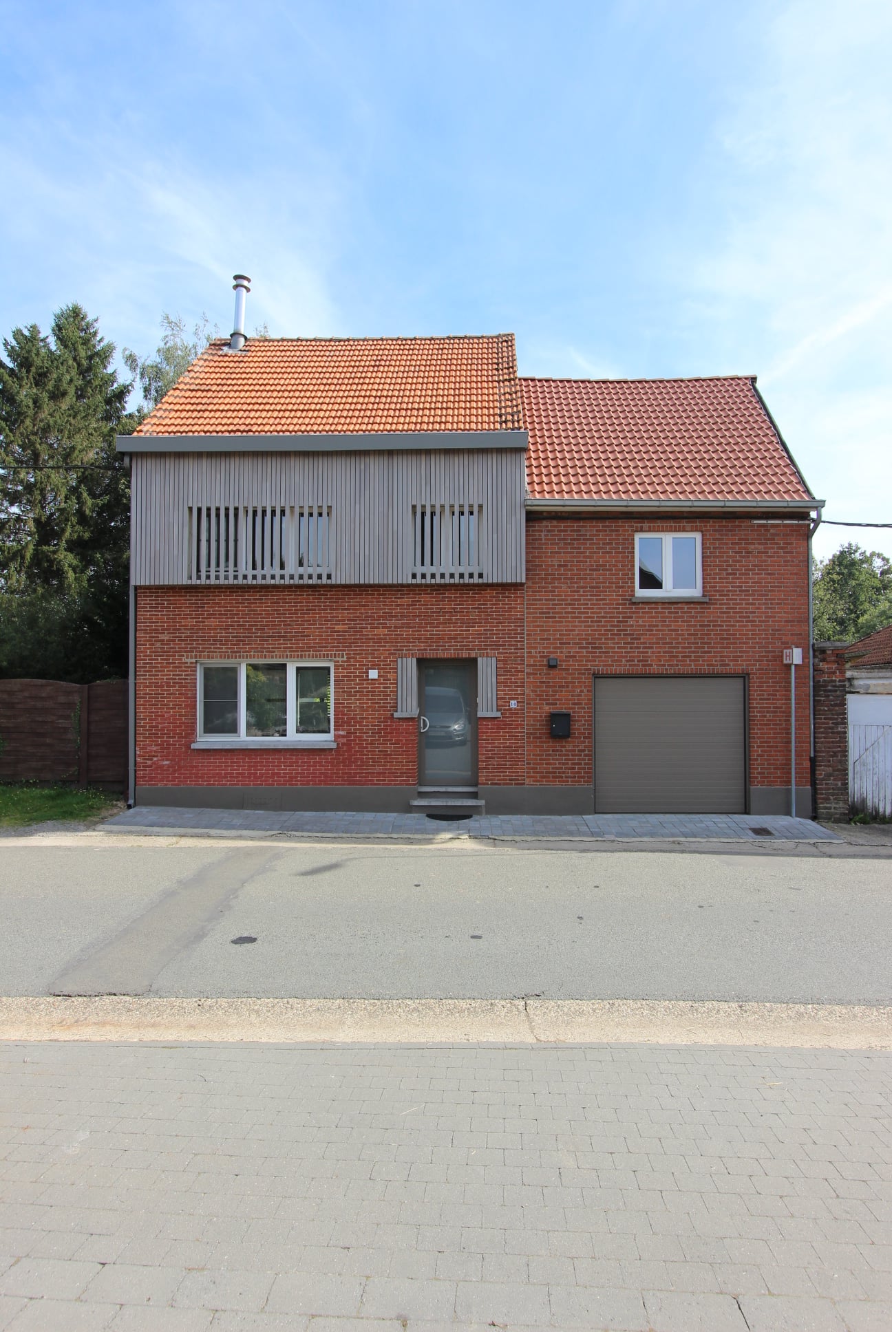 A VENDRE Maison entièrement... - Houpresse by Gilles | Facebook