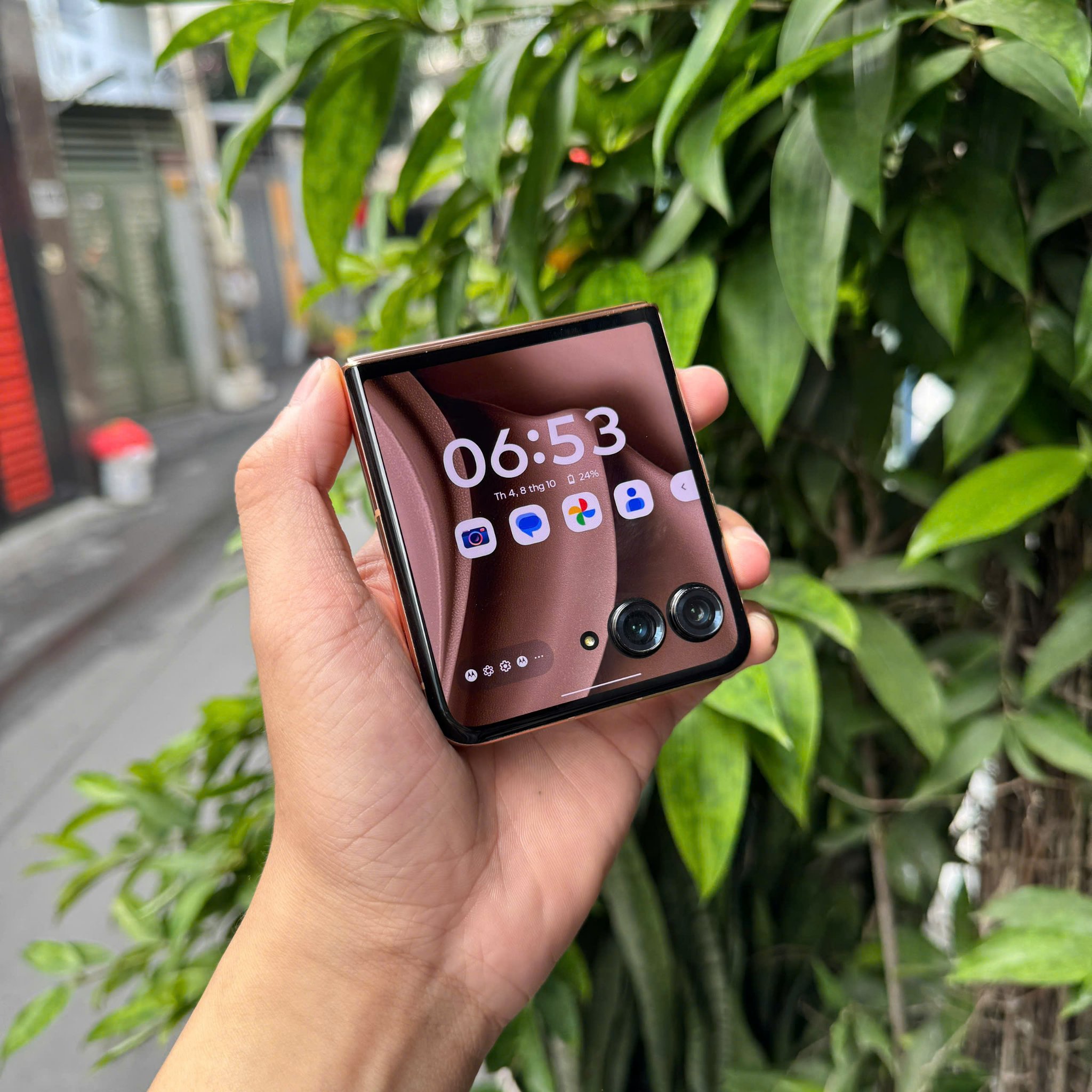 Hội motorola Việt Nam | Lên đời cần pass Razr+ 2025 - 12/256 GB - 2 sim ...