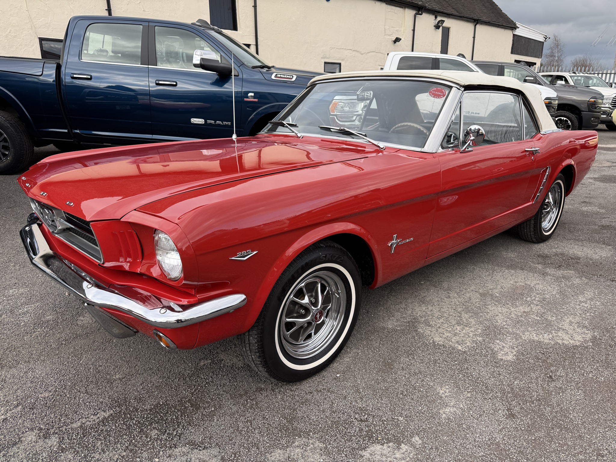 サニー SOLD 1965 Ford Mustang convertible 289 cubic inch four speed