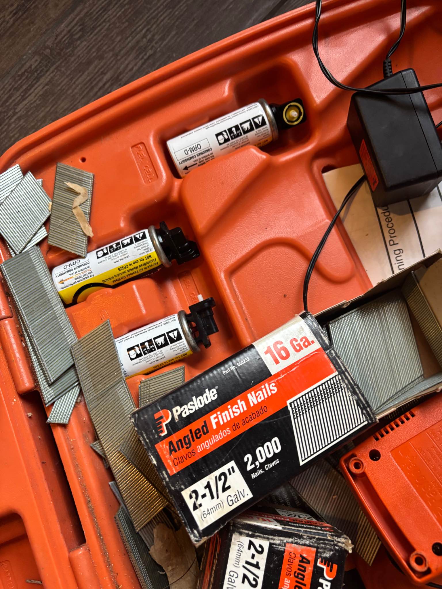 UNTESTED Paslode 900600 Cordless 16-Gauge Angled Finish Nailer - Nail ...