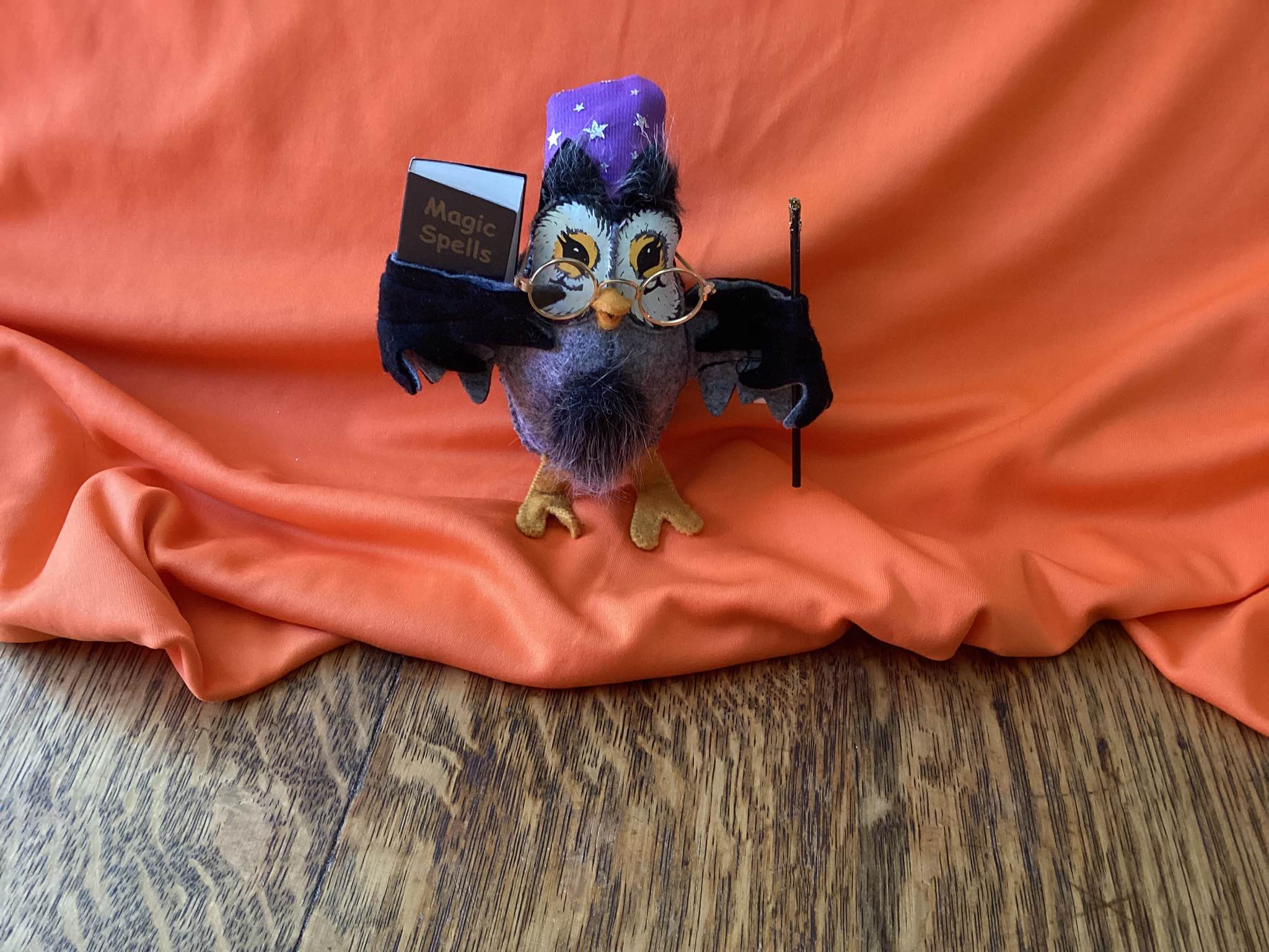 This Anna Lee Wizard Owl is about 5in tall,in shades of black