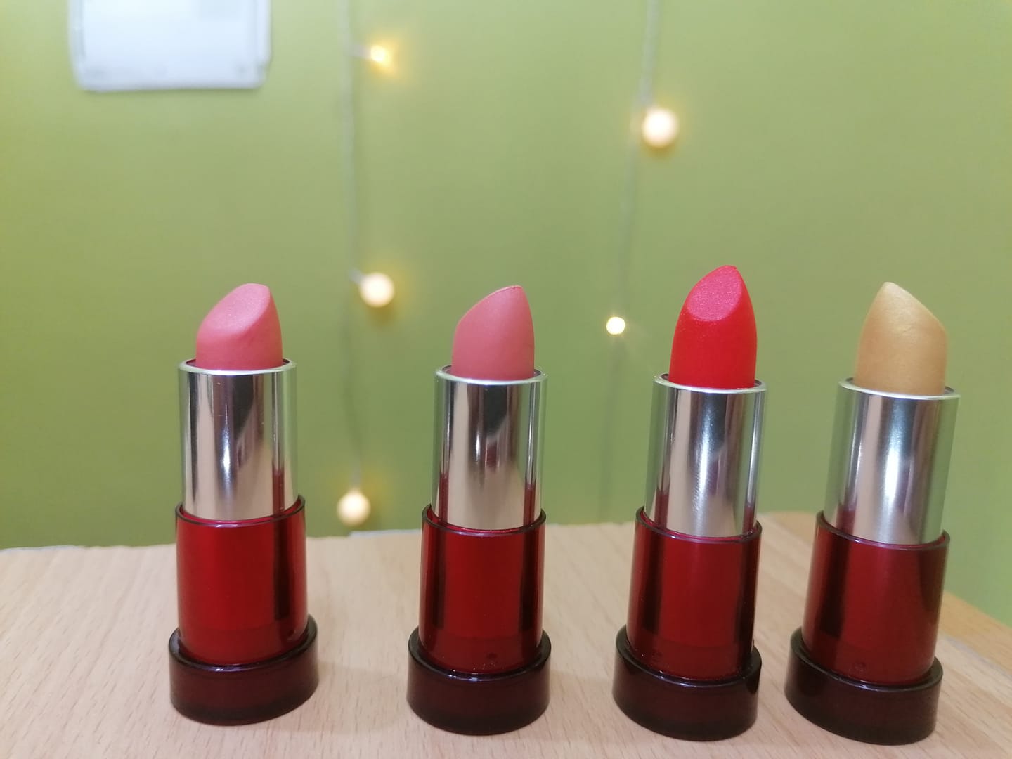 Rouge à Lèvres Yves Rocher – Teinte Rouge Satin, Parfum Camélia, Hydratant, 3,7 G Neuf
