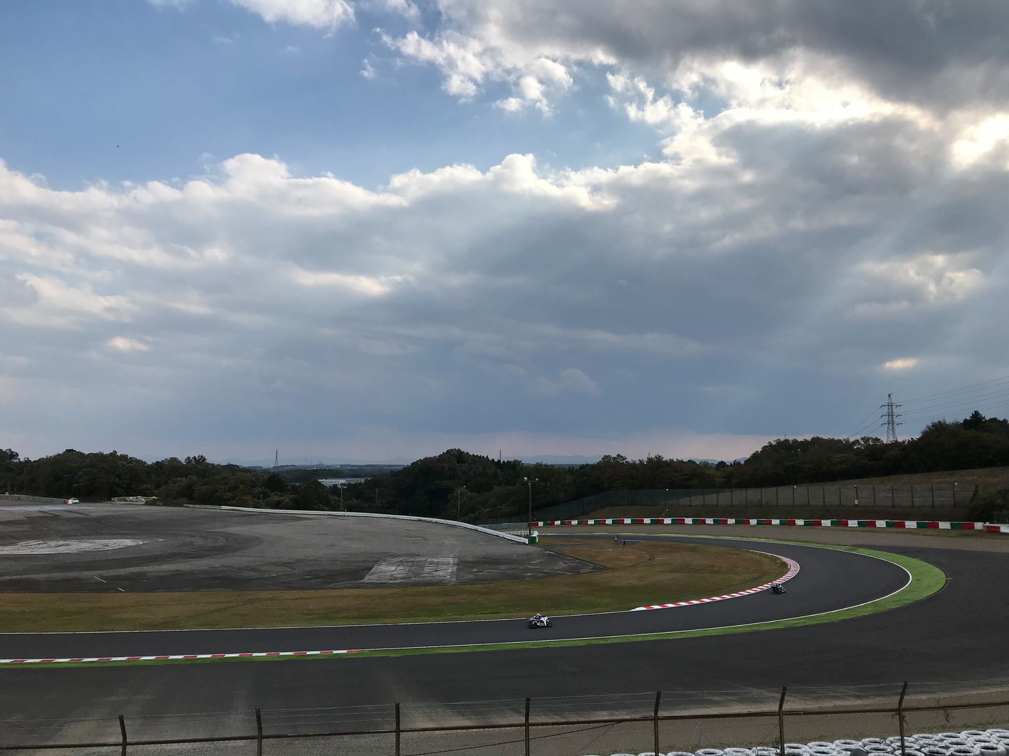 国際レーシングコースを代表するコーナーの一つ、スプーンカーブ