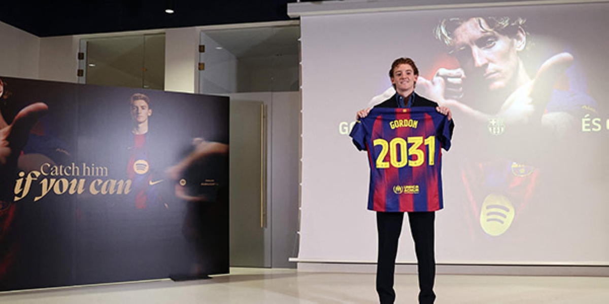 Barca, Bayern vie for 25-year-old Gordon for 80 mln euros plus 