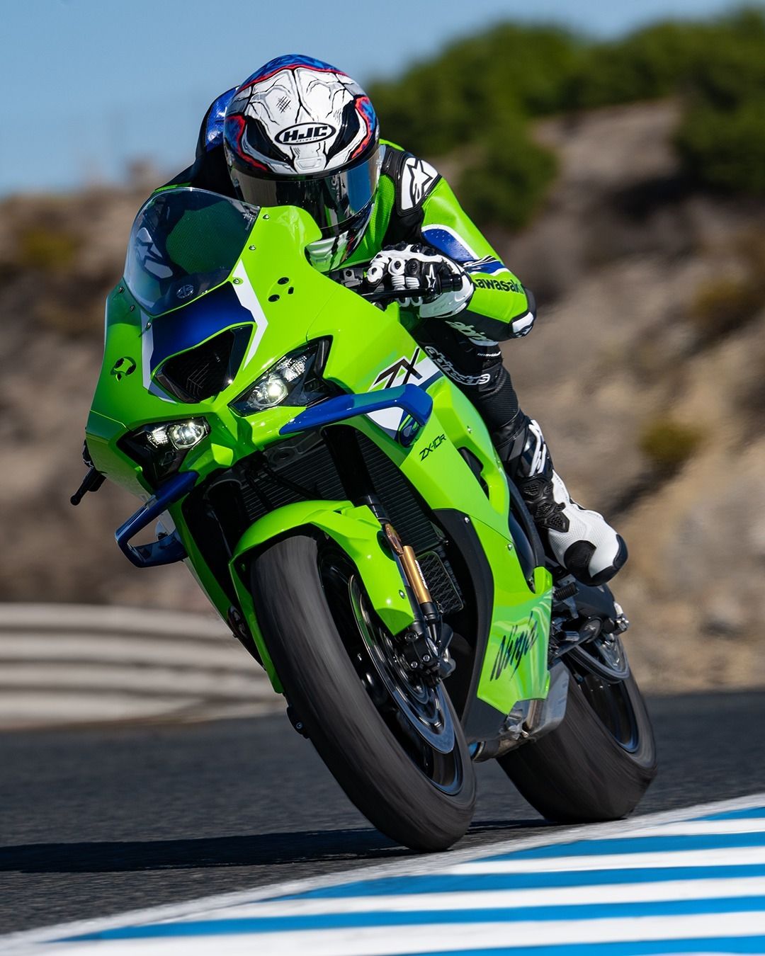 THE NEW GENERATION OF NINJA The 2026 #Kawasaki Ninja ZX-10R is