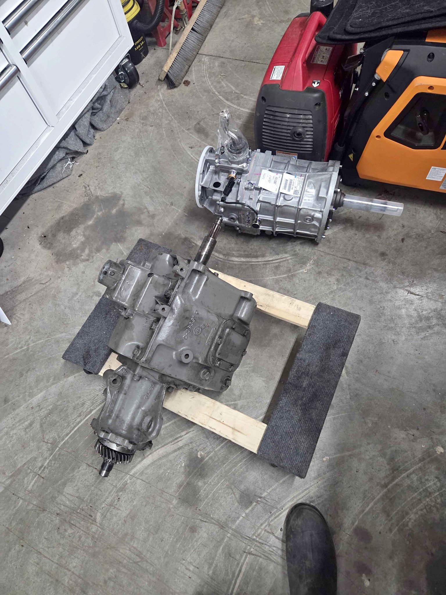 Np435 transmission with adapter for early bronco Dana 20 - Car Engines ...