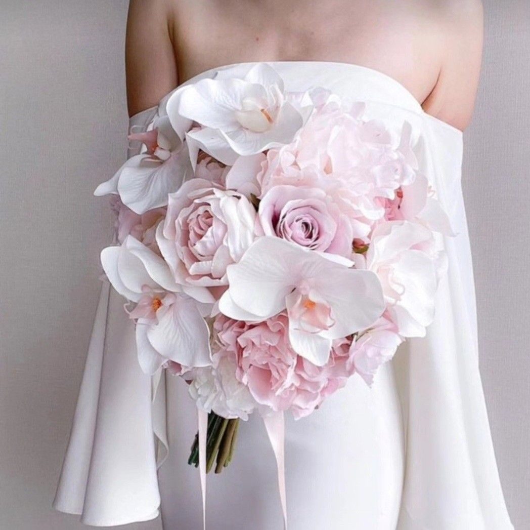🌸Pretty in pink, with a little touch of drama. 🌸 A romantic hand-tied ...