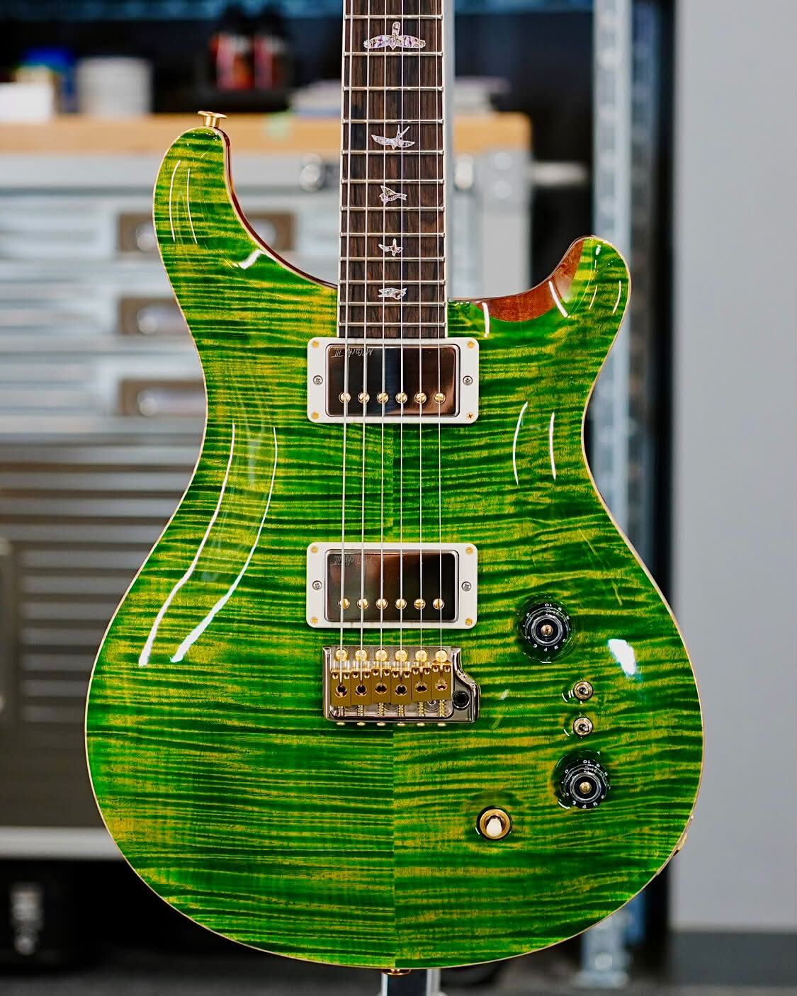 PRS OFFICIAL ARTIST情報】 ⁡ この度、UVERworldのギターを務める彰と