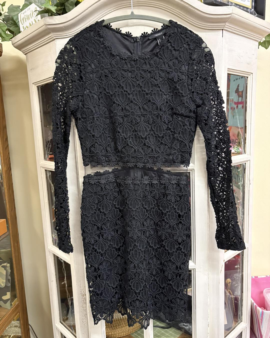 Junior's Forever 21 Mesh Waist Lace Dress, size M, $15.99
